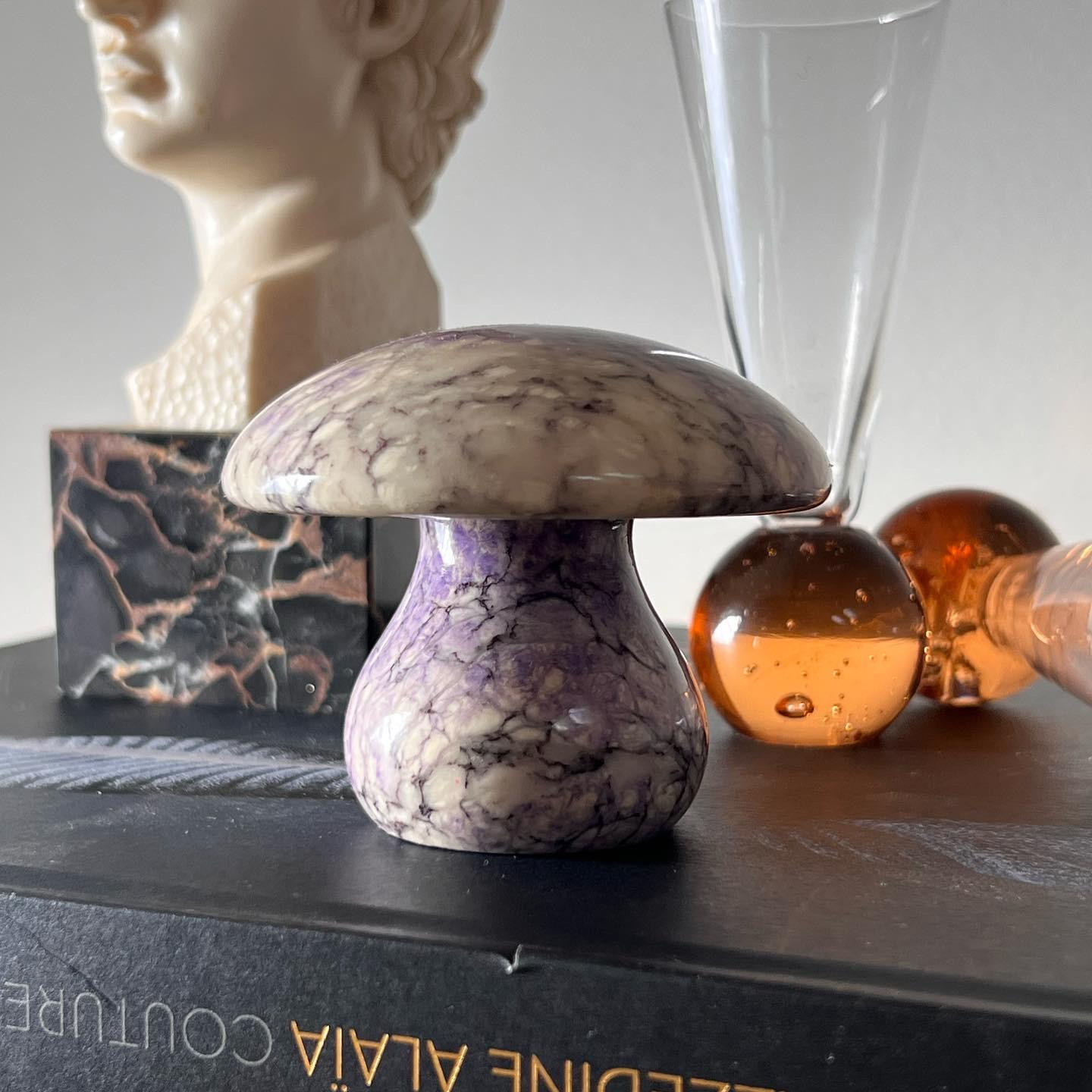 Vintage Italian marble mushroom paperweight in lavender, 1960s For Sale 1