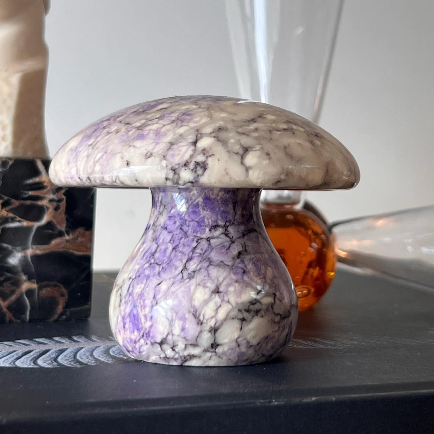 Vintage Italian marble mushroom paperweight in lavender, 1960s For Sale 2