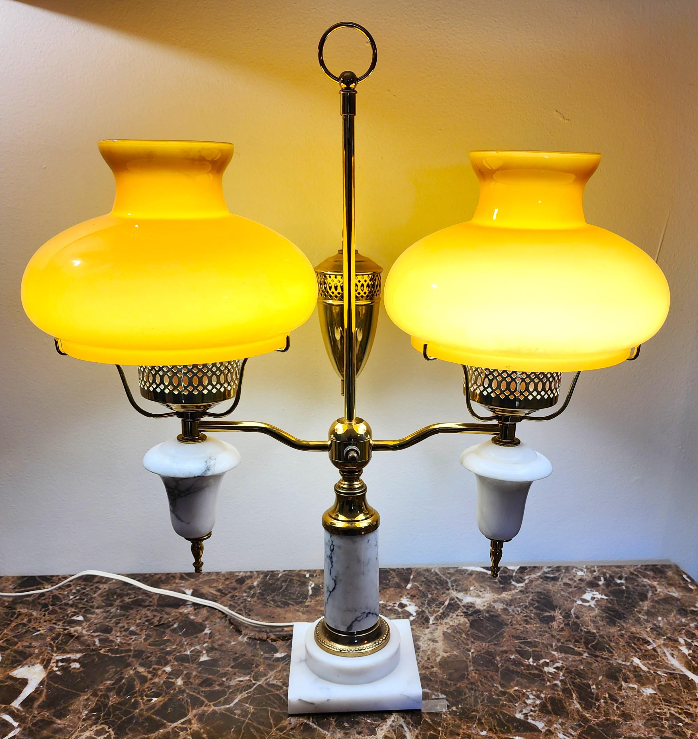 Lampada da tavolo per studenti in marmo vintage Italian Lamp In condizioni buone in vendita a Lake Worth, FL