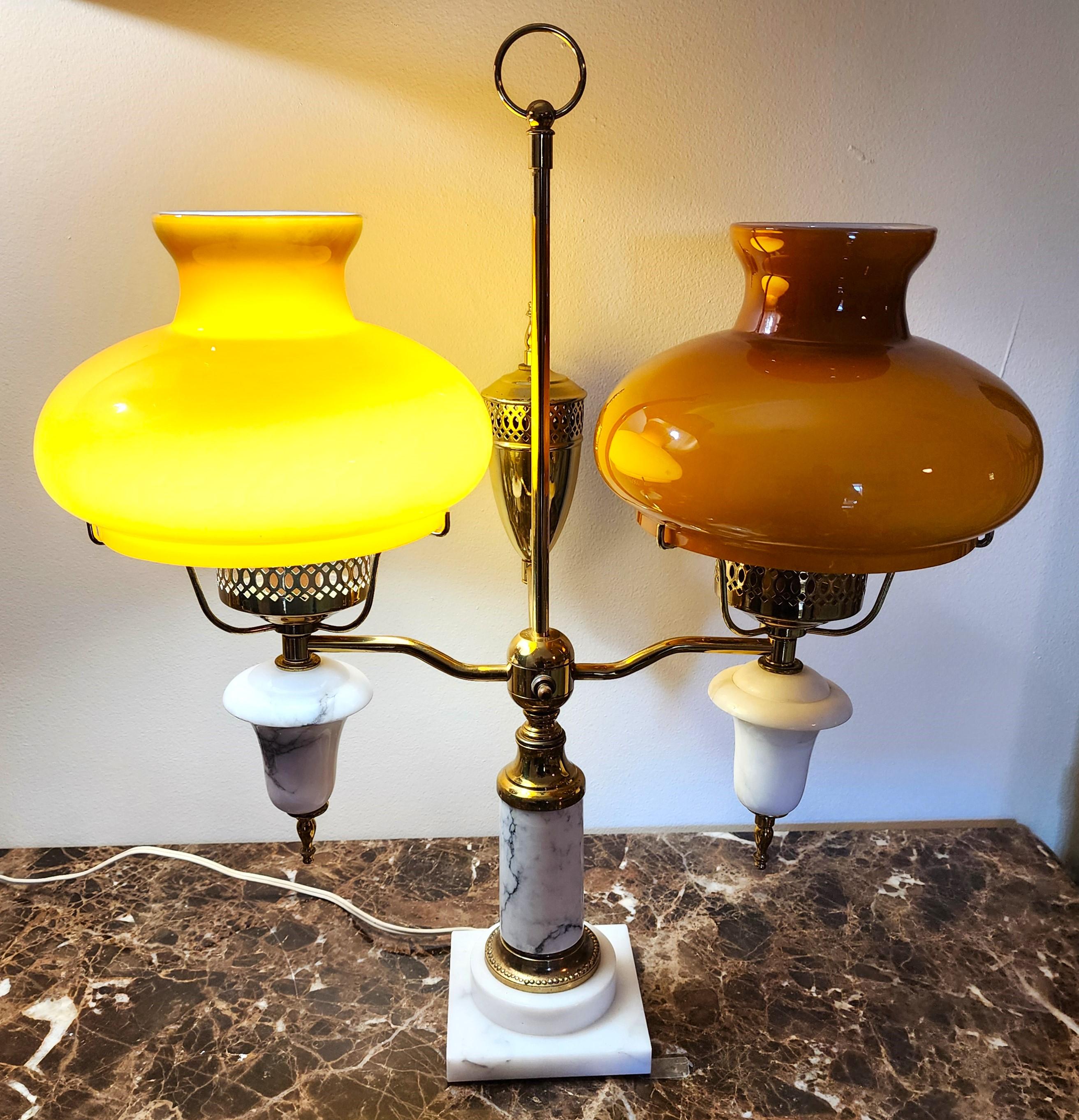 Ottone Lampada da tavolo per studenti in marmo vintage Italian Lamp in vendita