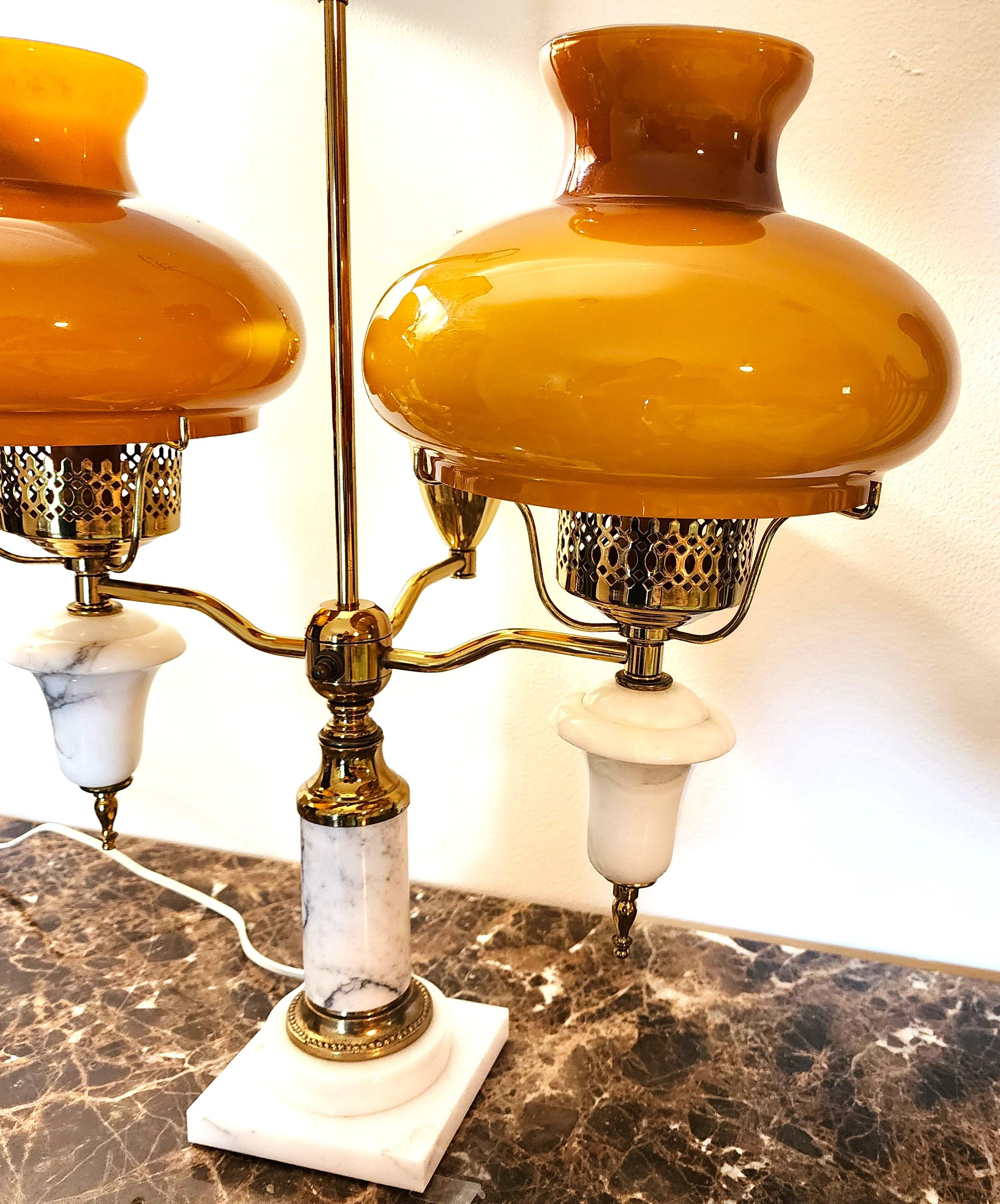 Lampada da tavolo per studenti in marmo vintage Italian Lamp in vendita 1