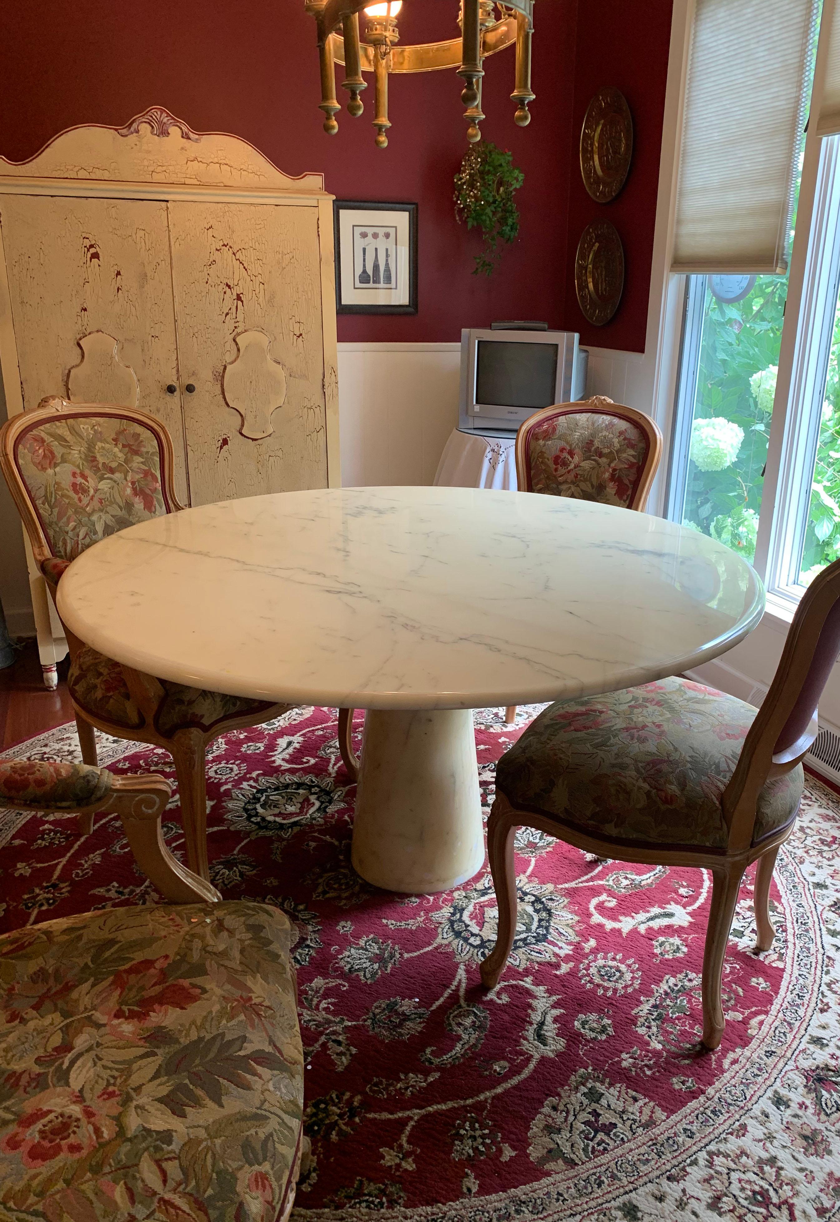 A Large Vintage Italian Marble Dining Table in manner of Angelo Mangiarotti In Good Condition In Chicago, IL