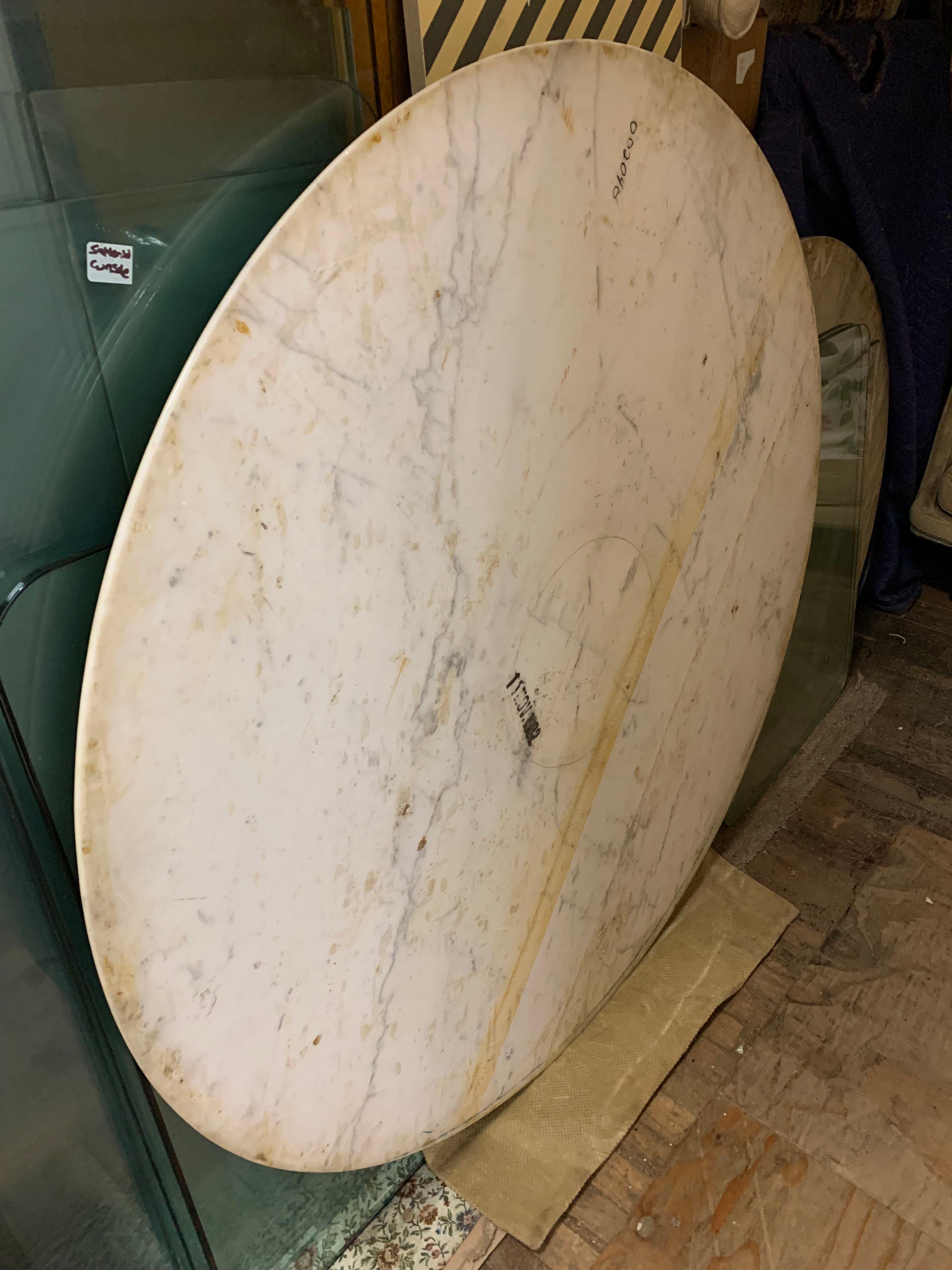 A Large Vintage Italian Marble Dining Table in manner of Angelo Mangiarotti For Sale 2