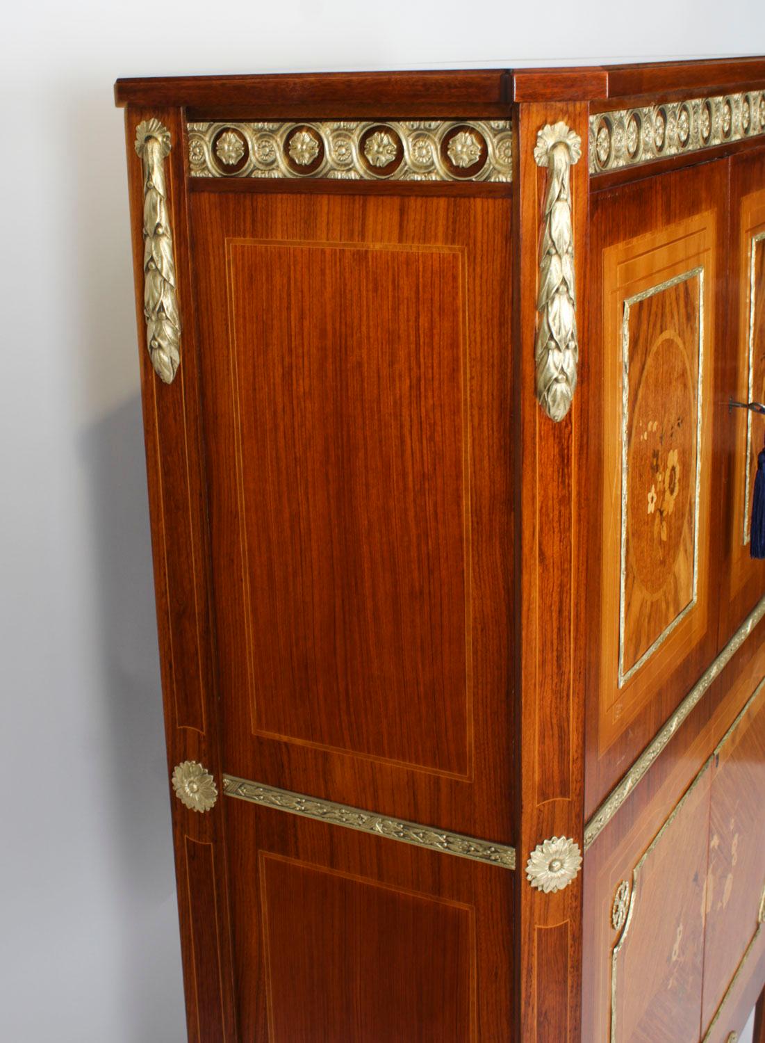 Vintage Italian Marquetry Burr Walnut Cocktail Cabinet & Glassware 20th Century For Sale 9
