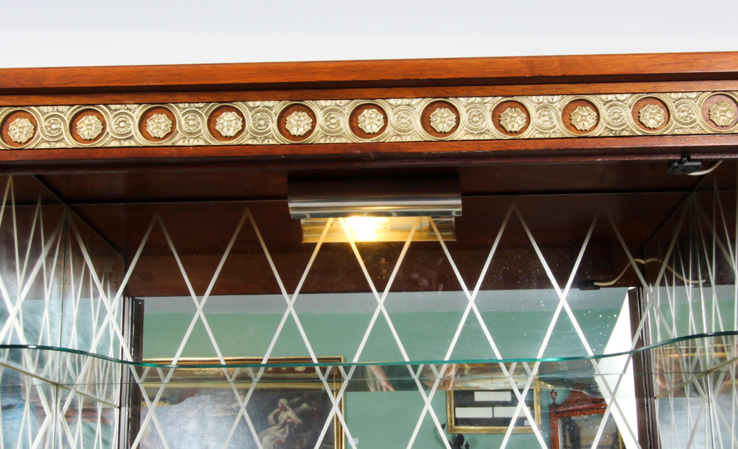 Vintage Italian Marquetry Burr Walnut Cocktail Cabinet & Glassware 20th Century For Sale 11