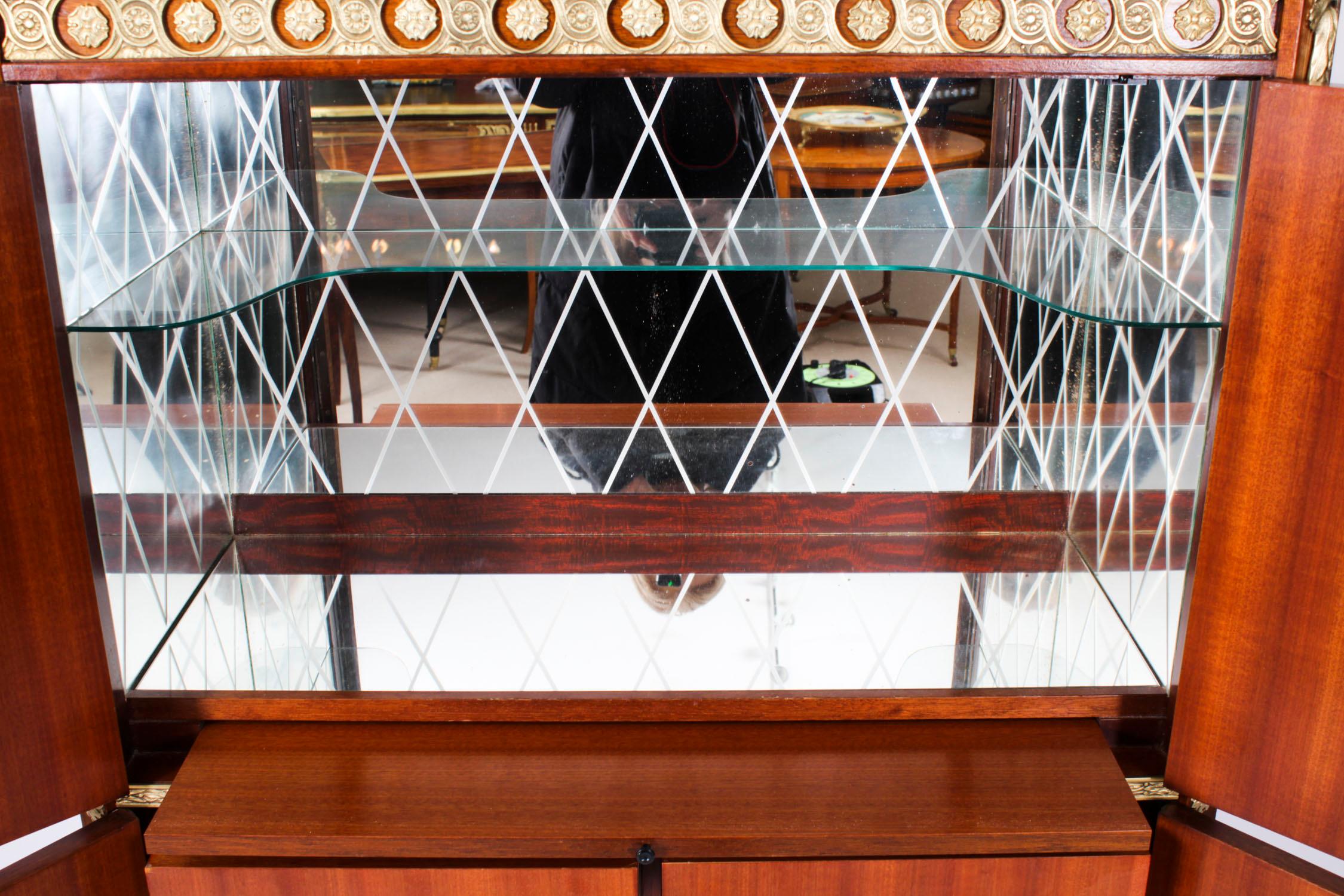 Vintage Italian Marquetry Burr Walnut Cocktail Cabinet & Glassware 20th Century For Sale 12