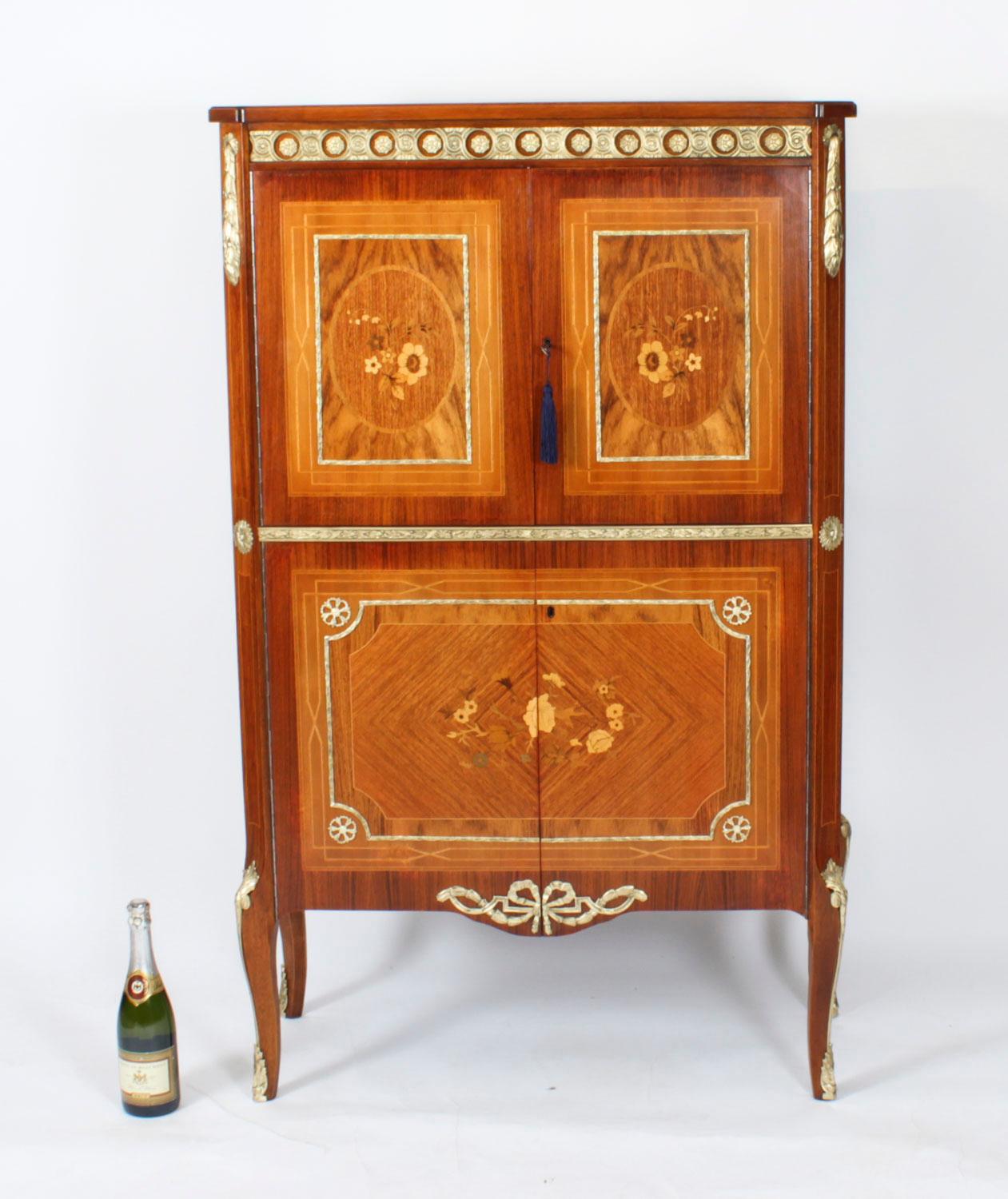 Vintage Italian Marquetry Burr Walnut Cocktail Cabinet & Glassware 20th Century For Sale 16