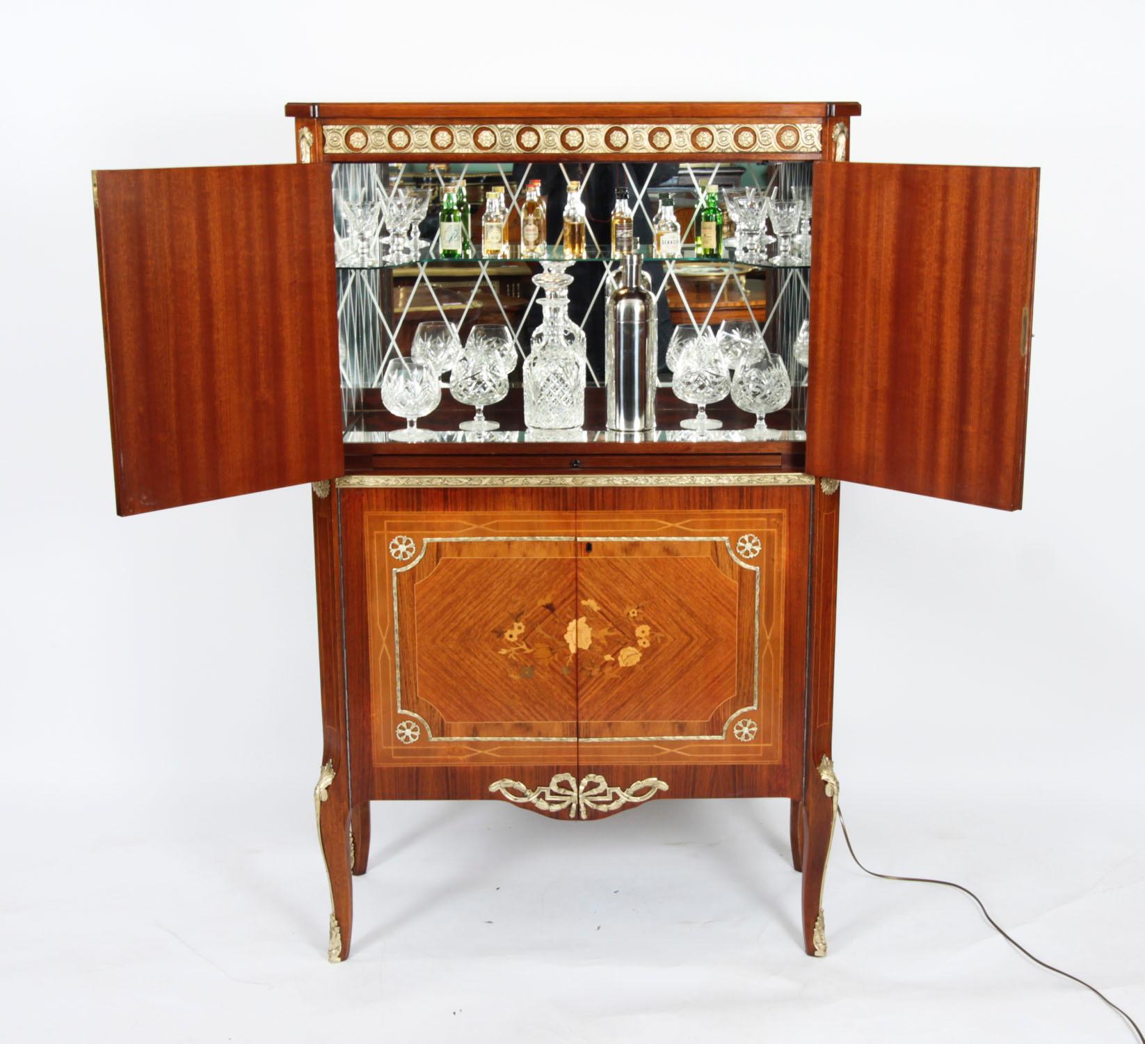 Vintage Italian Marquetry Burr Walnut Cocktail Cabinet & Glassware 20th Century In Good Condition For Sale In London, GB