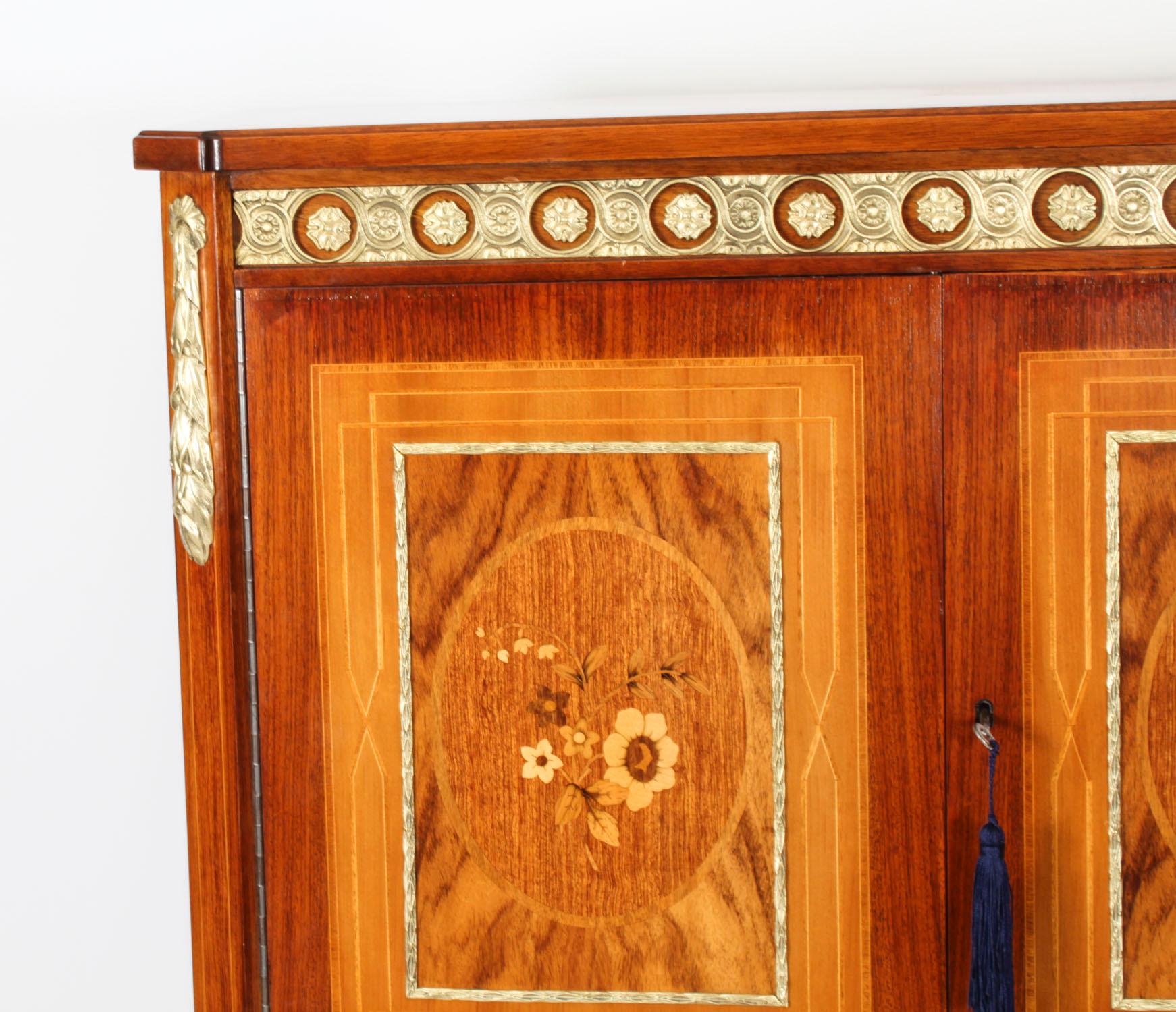Vintage Italian Marquetry Burr Walnut Cocktail Cabinet & Glassware 20th Century For Sale 3