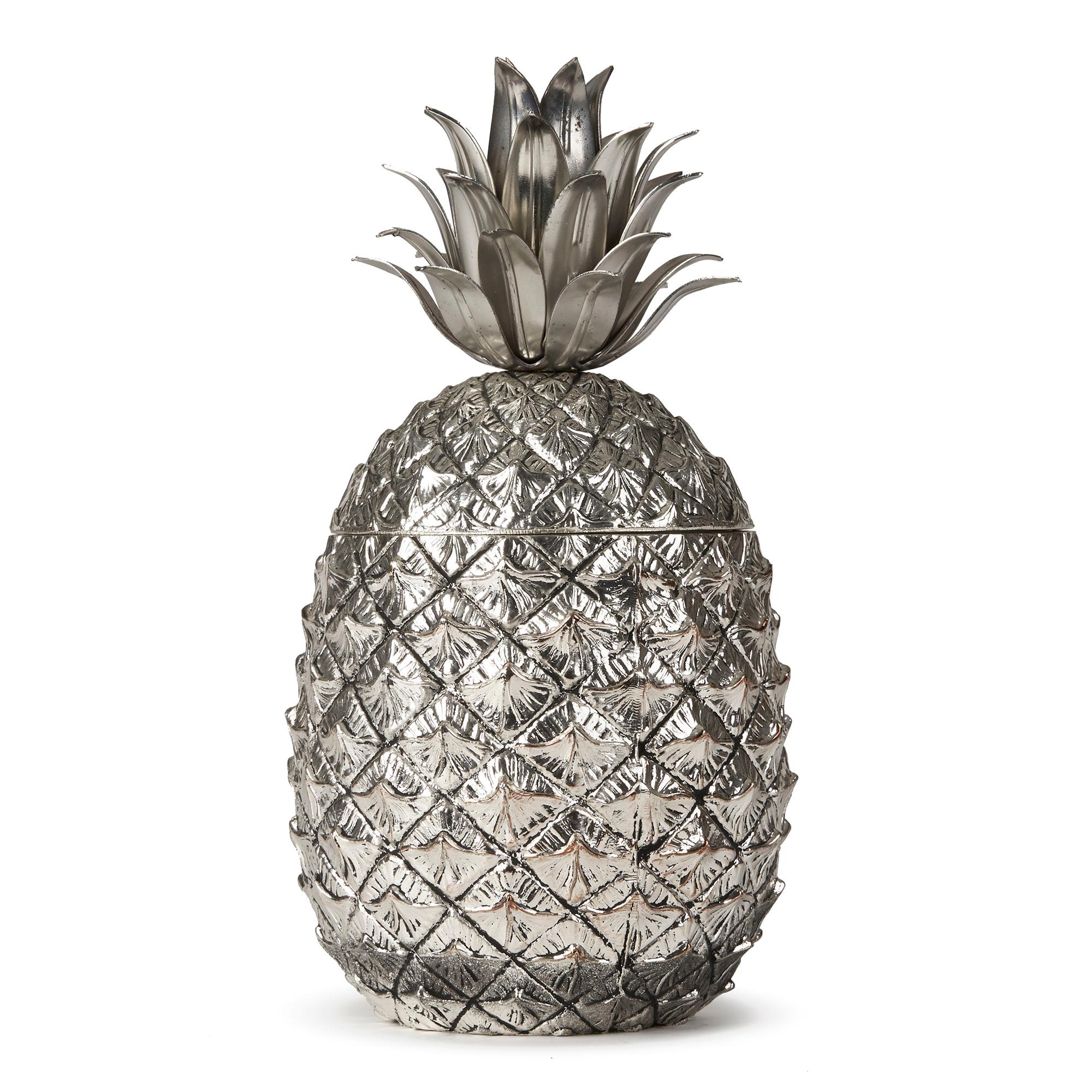 A stylish Italian Pineapple ice bucket clad in a naturalistic silvered metal finish by renowned designer Mauro Manetti or Fonderia d'Arte in Firenze, Italy. The ice bucket has a fitted removable top with an internal plastic liner and has molded