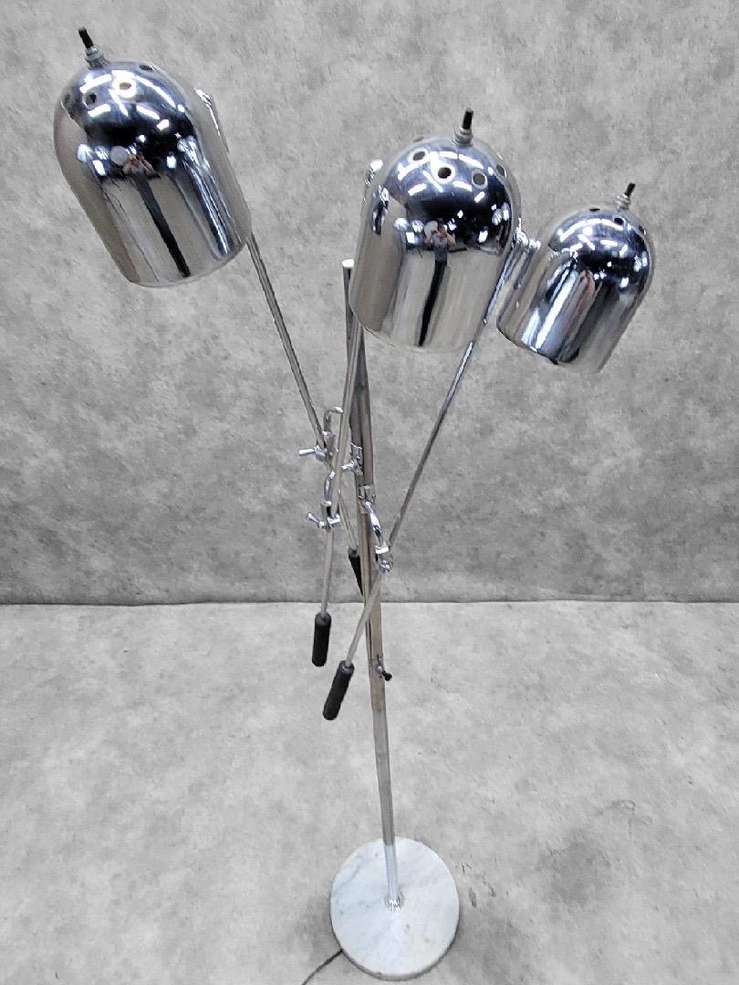 MCM Lampada da terra in stile cromo e marmo Triennale per Arredoluce In condizioni buone in vendita a Chicago, IL