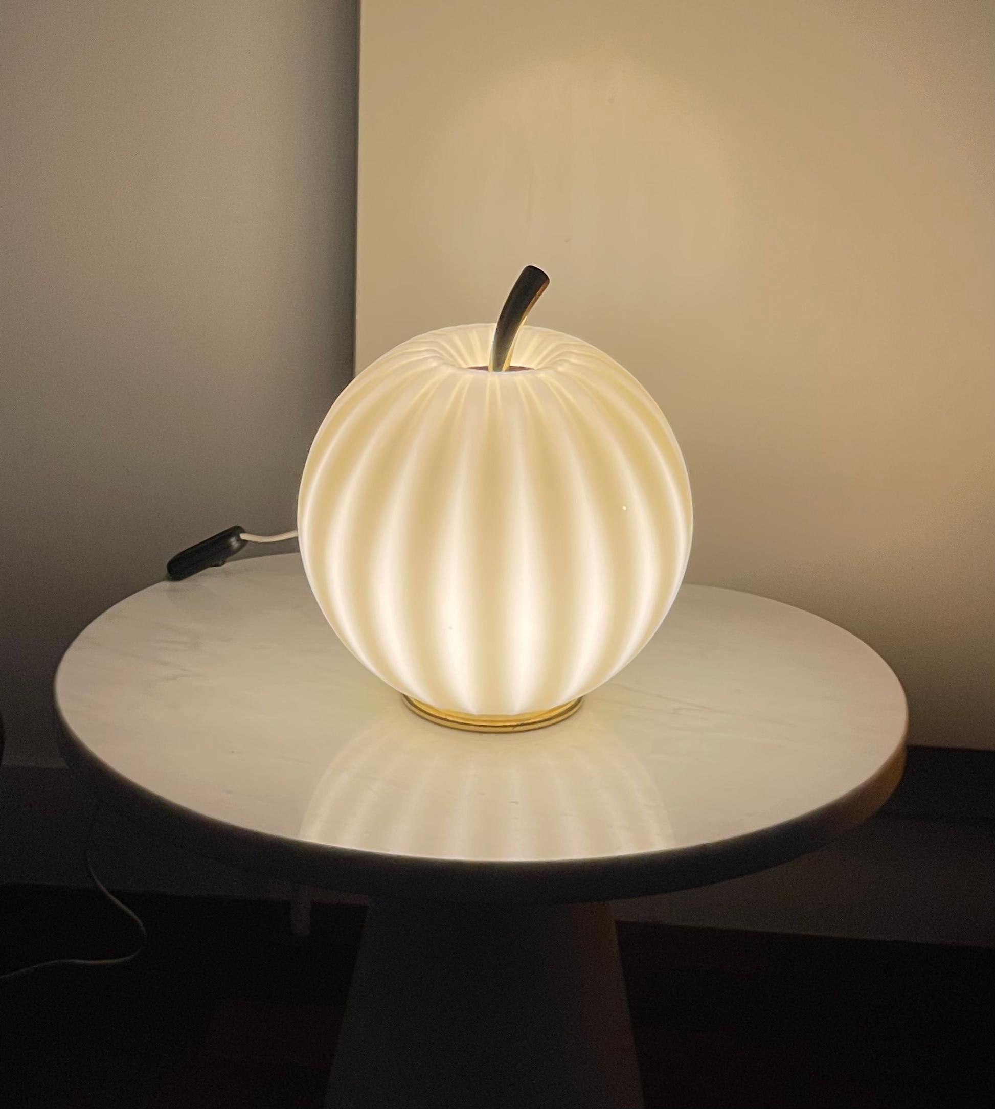 Lampe à globe italienne vintage en forme de melon (vers les années 1960) en vente 12