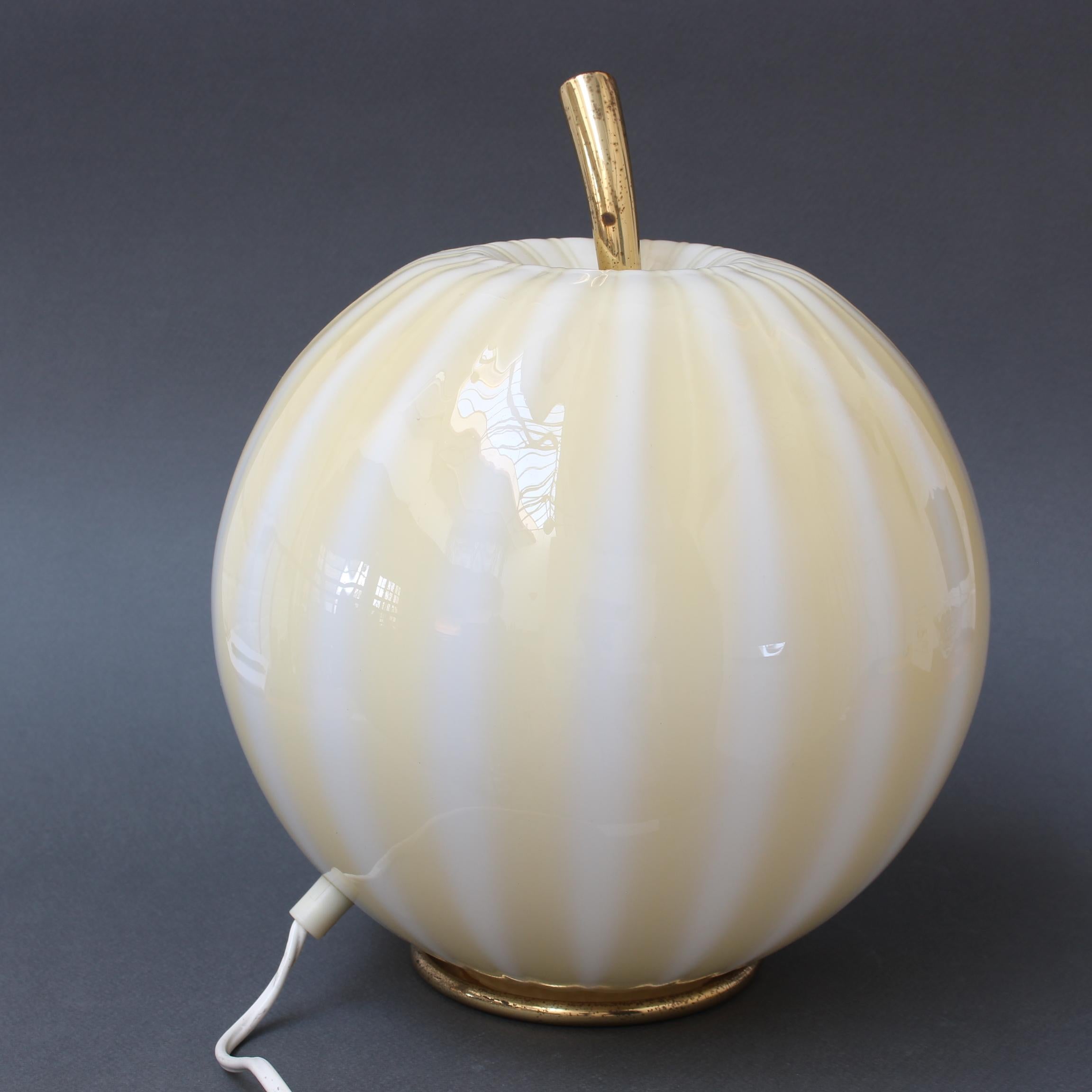 Lampe à globe italienne vintage en forme de melon (vers les années 1960) en vente 3