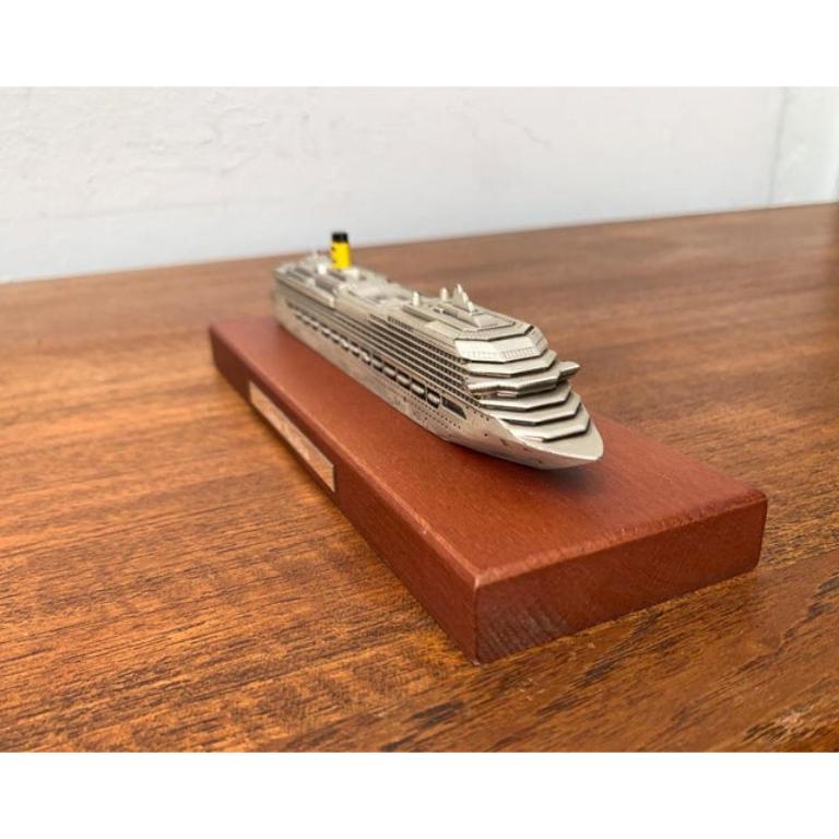 20ième siècle Modèle de bateau de croisière italien Costa Pacifica, années 1990 en vente