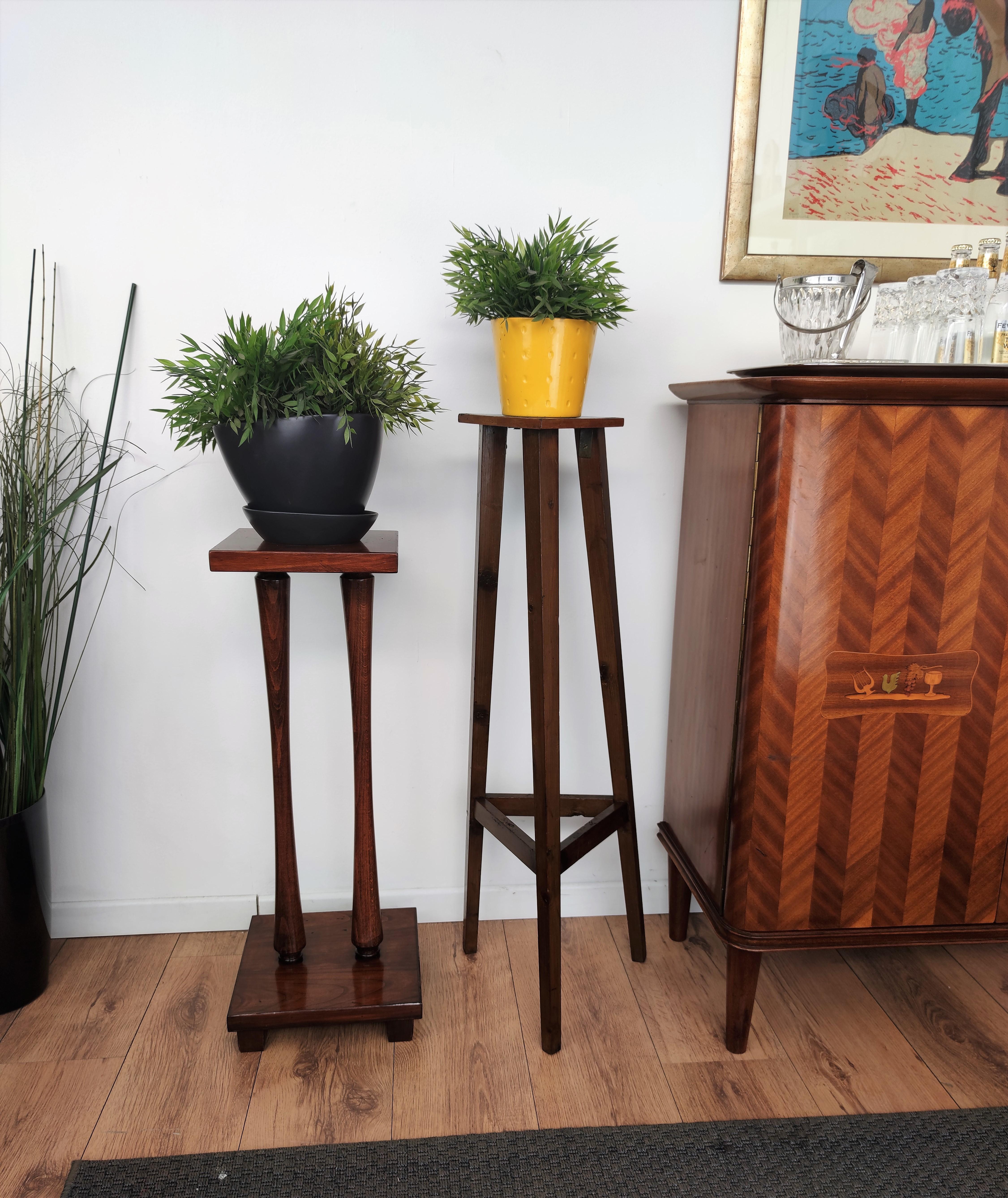 20th Century Vintage Italian Mid-Century Art Deco Walnut Wood Pedestal or Plant Stand