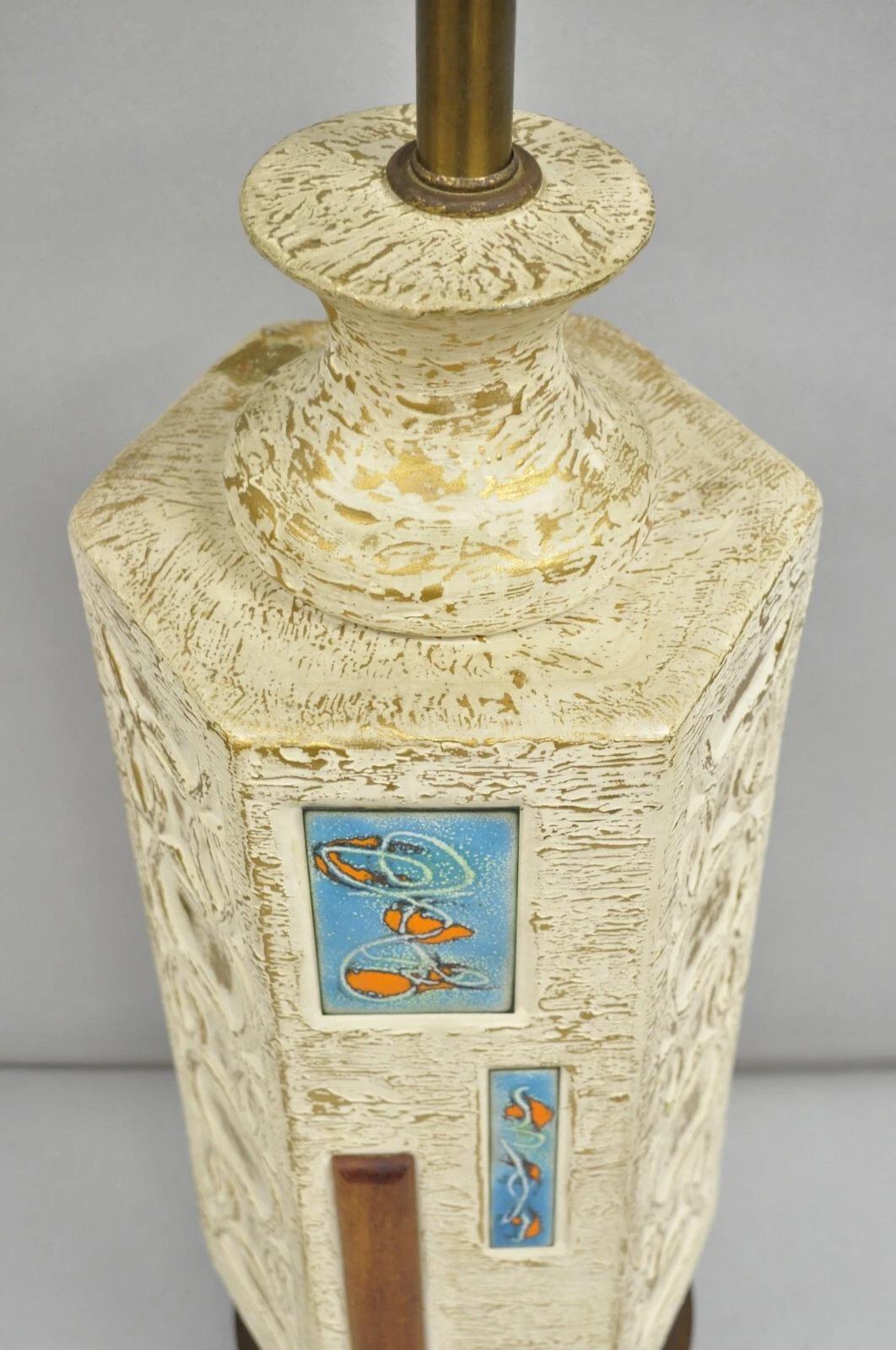 Vintage Italian Mid Century Modern Ceramic Pottery Koi Fish Table Lamp In Good Condition For Sale In Philadelphia, PA