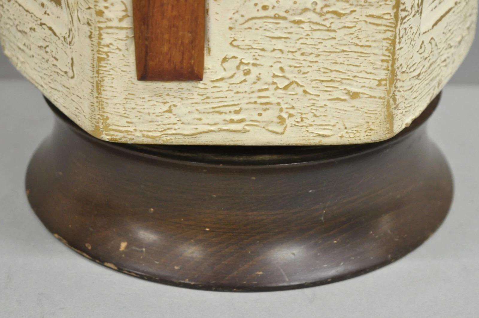 Vintage Italian Mid Century Modern Ceramic Pottery Koi Fish Table Lamp For Sale 1