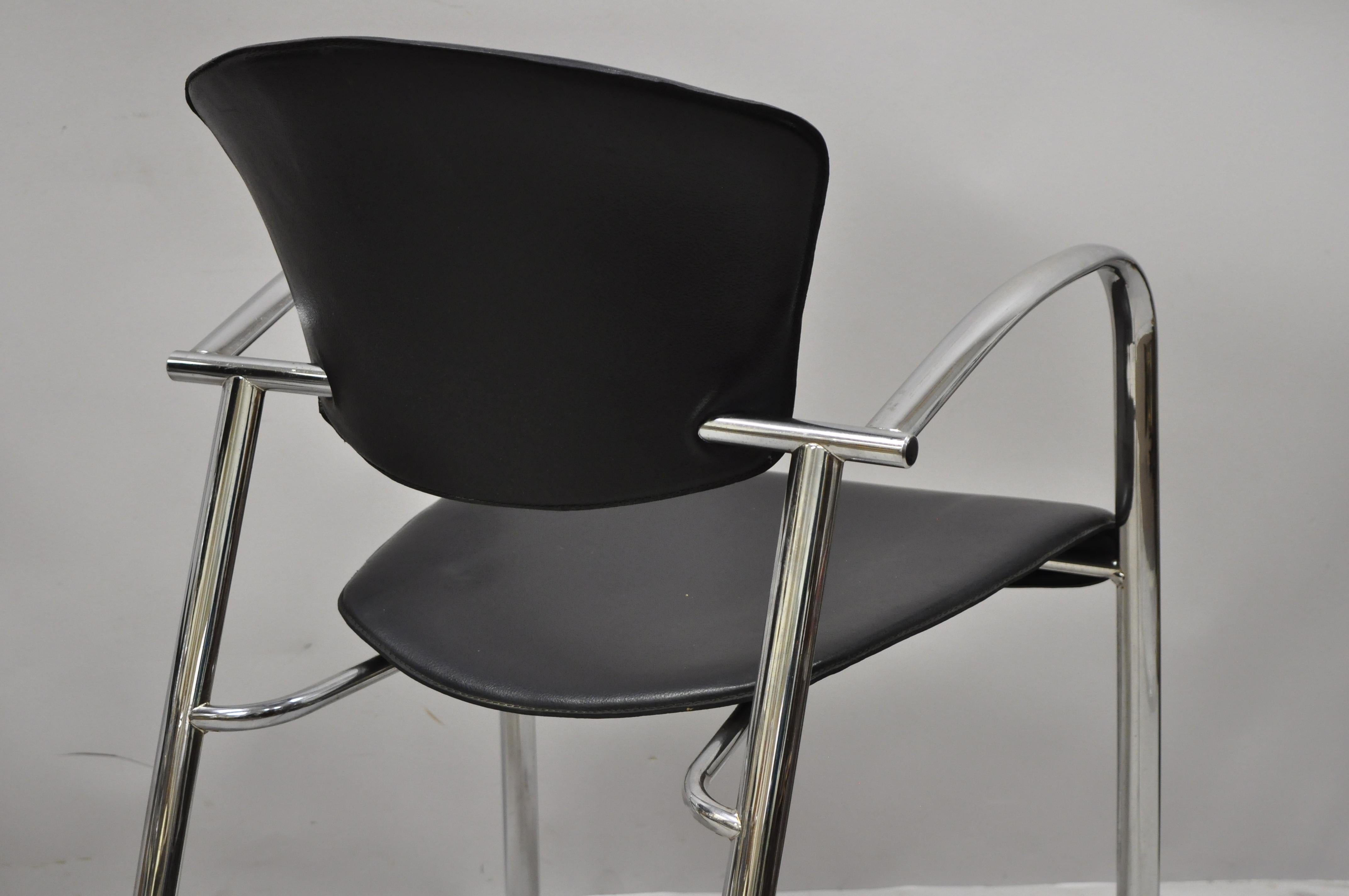 Italienische schlanke skulpturale Sessel aus Chrom, Mid-Century Modern, ein Paar im Angebot 4