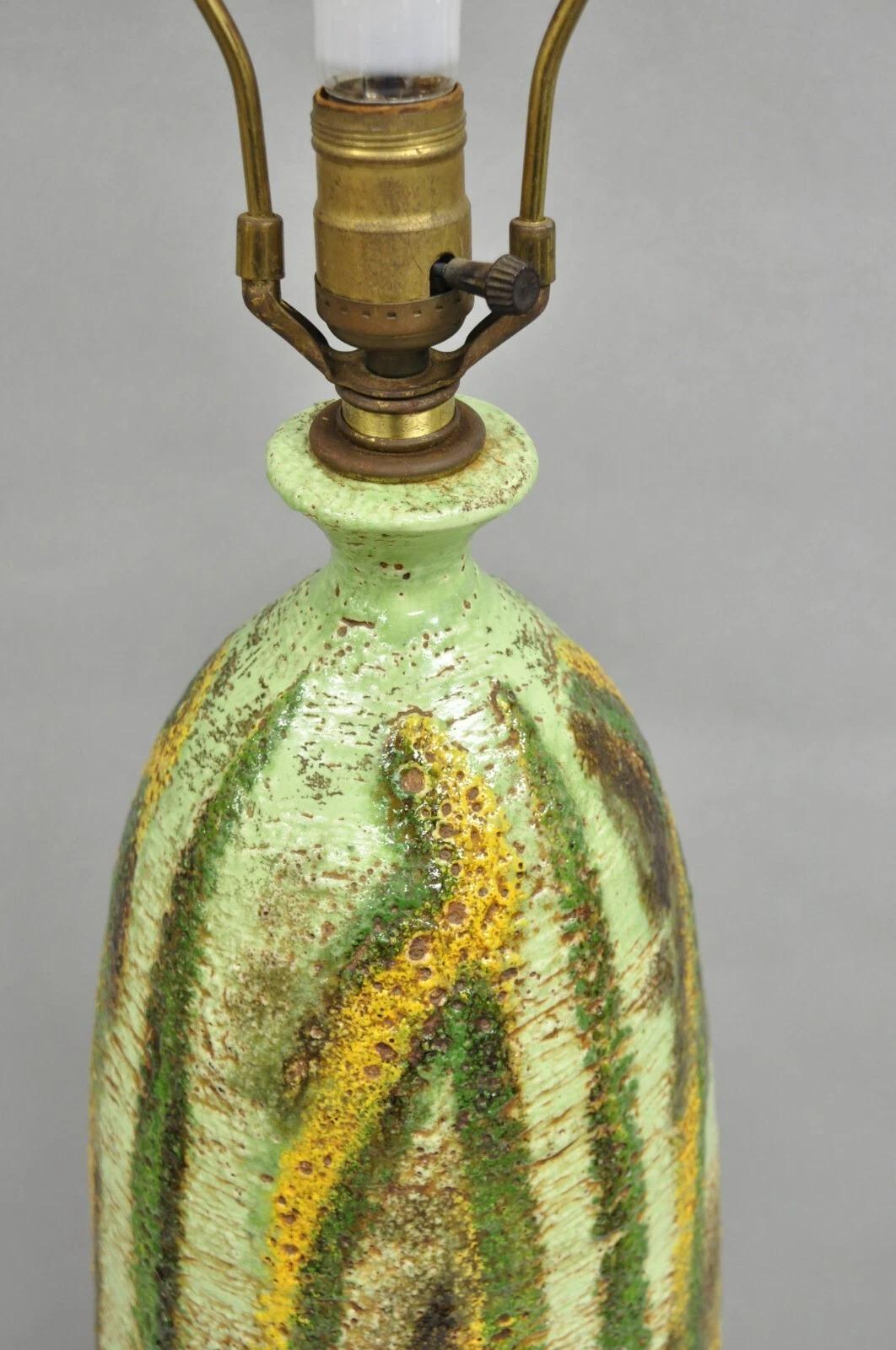 XX secolo Vintage Italian Mid Century Modern Green Pottery Glazed Ceramic Tall Table Lamp in vendita