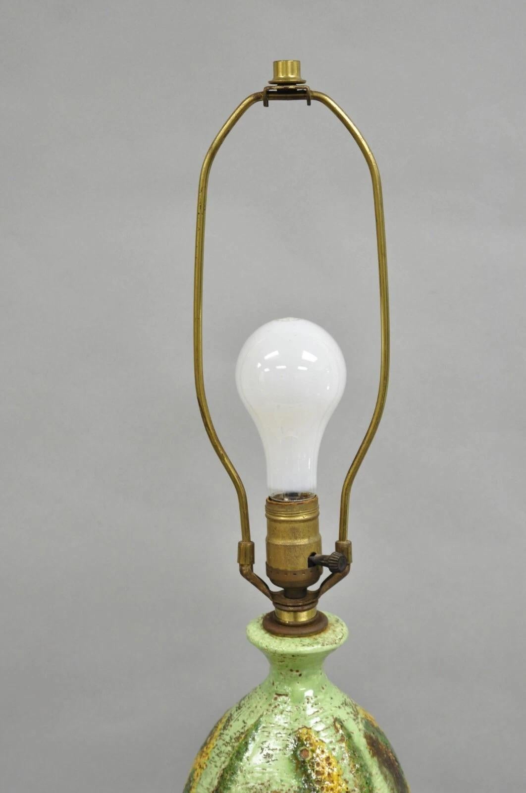 Ceramica Vintage Italian Mid Century Modern Green Pottery Glazed Ceramic Tall Table Lamp in vendita