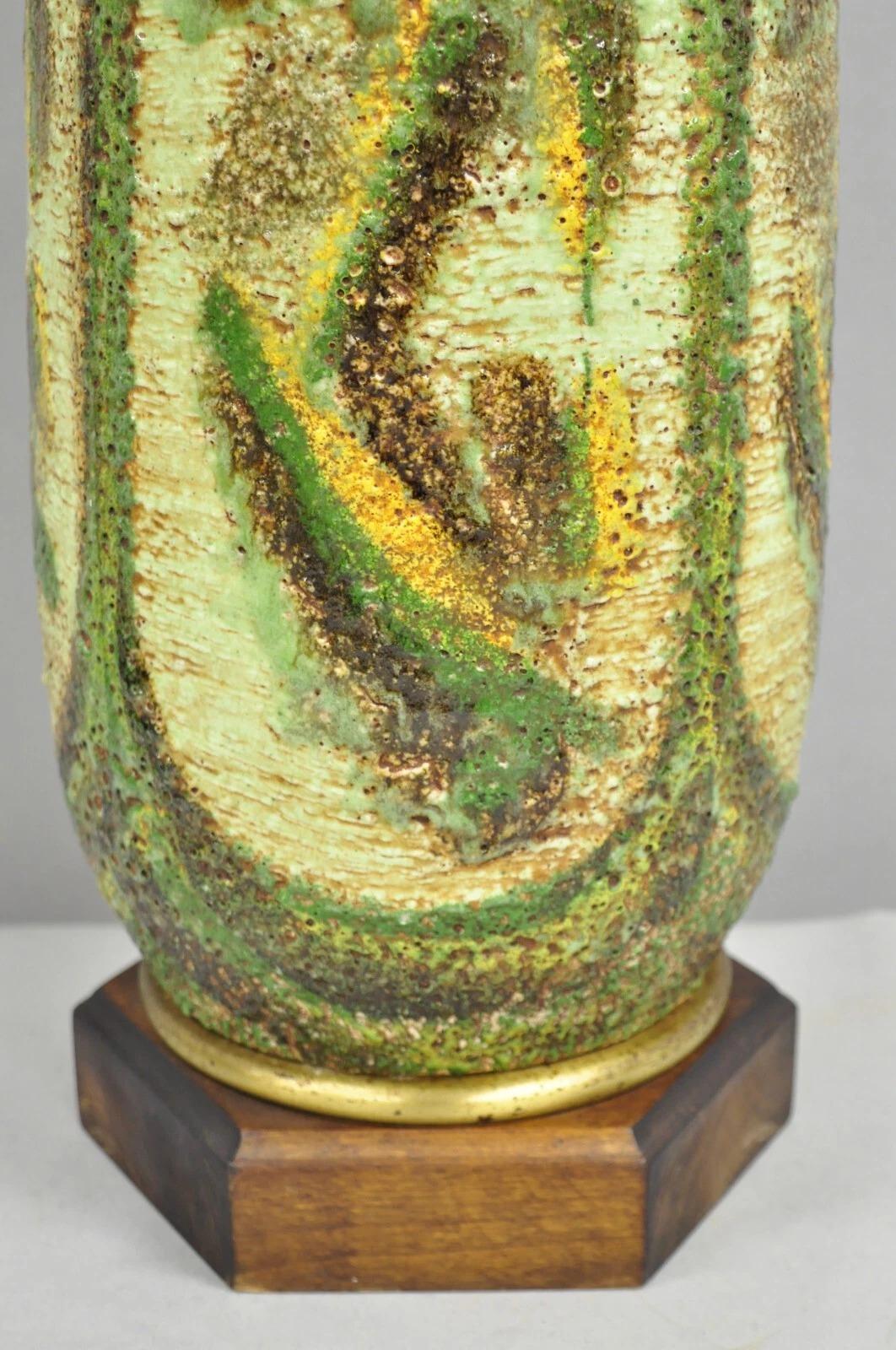 Vintage Italian Mid Century Modern Green Pottery Glazed Ceramic Tall Table Lamp in vendita 1