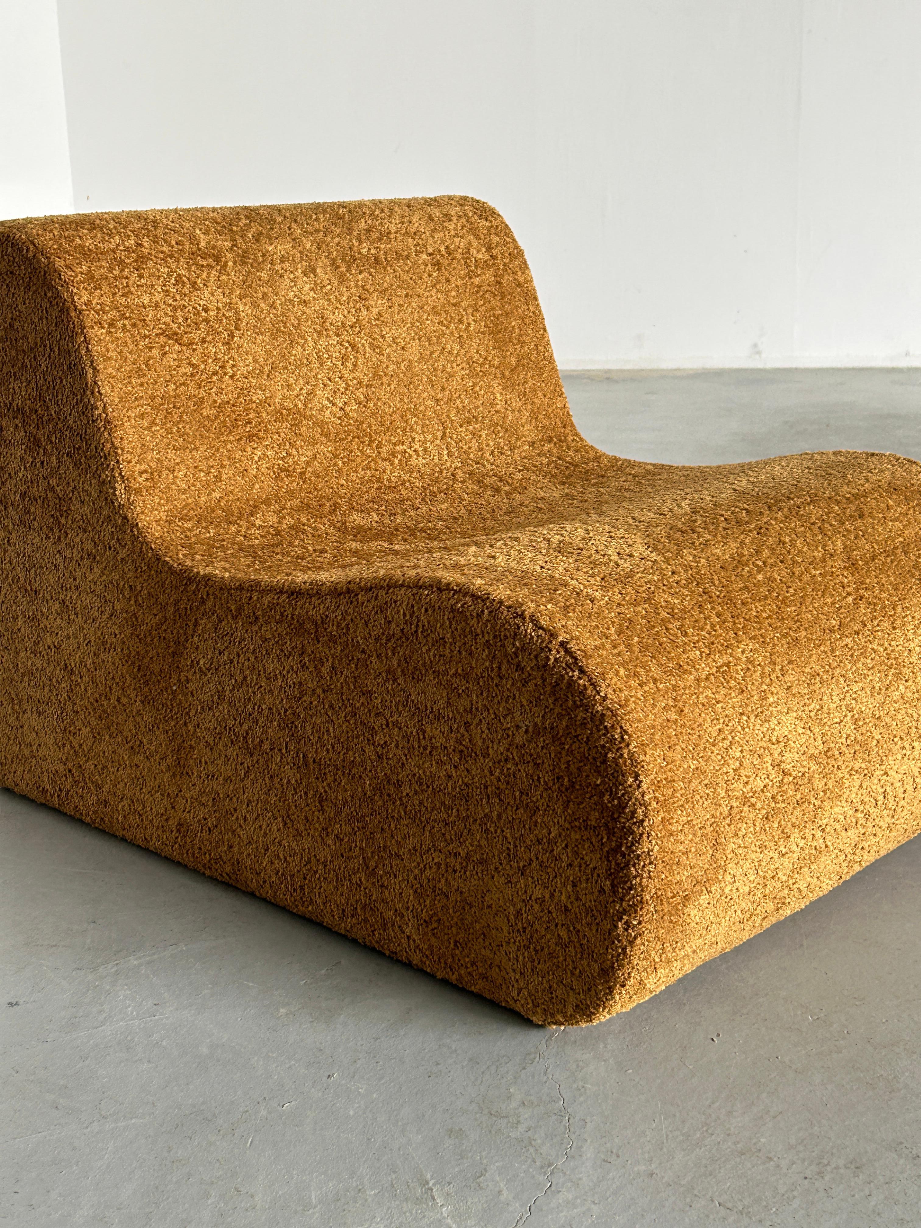 Vintage Italian Mid-Century-Modern Lounge Chair in Ochre Boucle, 1970s Italy For Sale 5