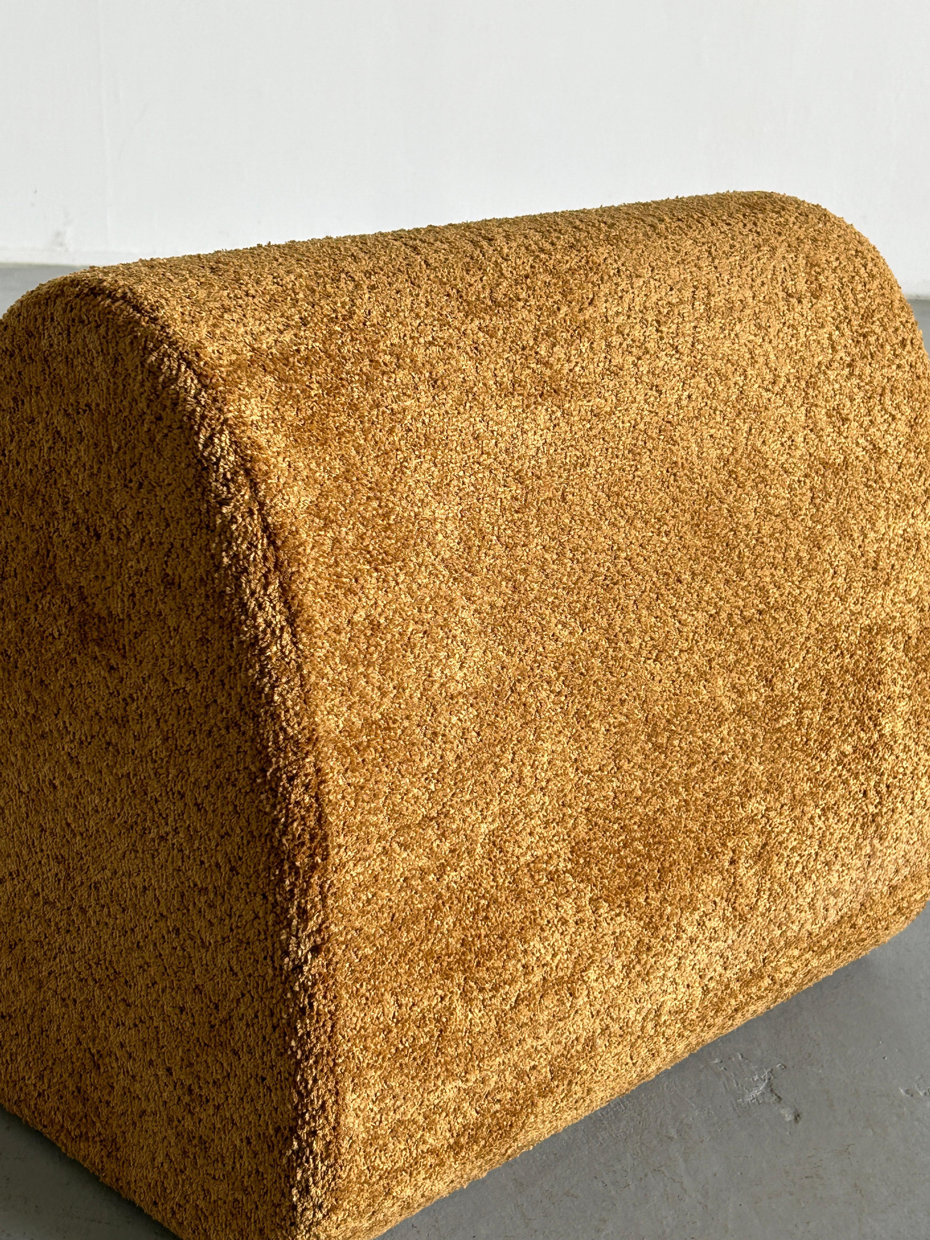 Vintage Italian Mid-Century-Modern Lounge Chair in Ochre Boucle, 1970s Italy For Sale 8