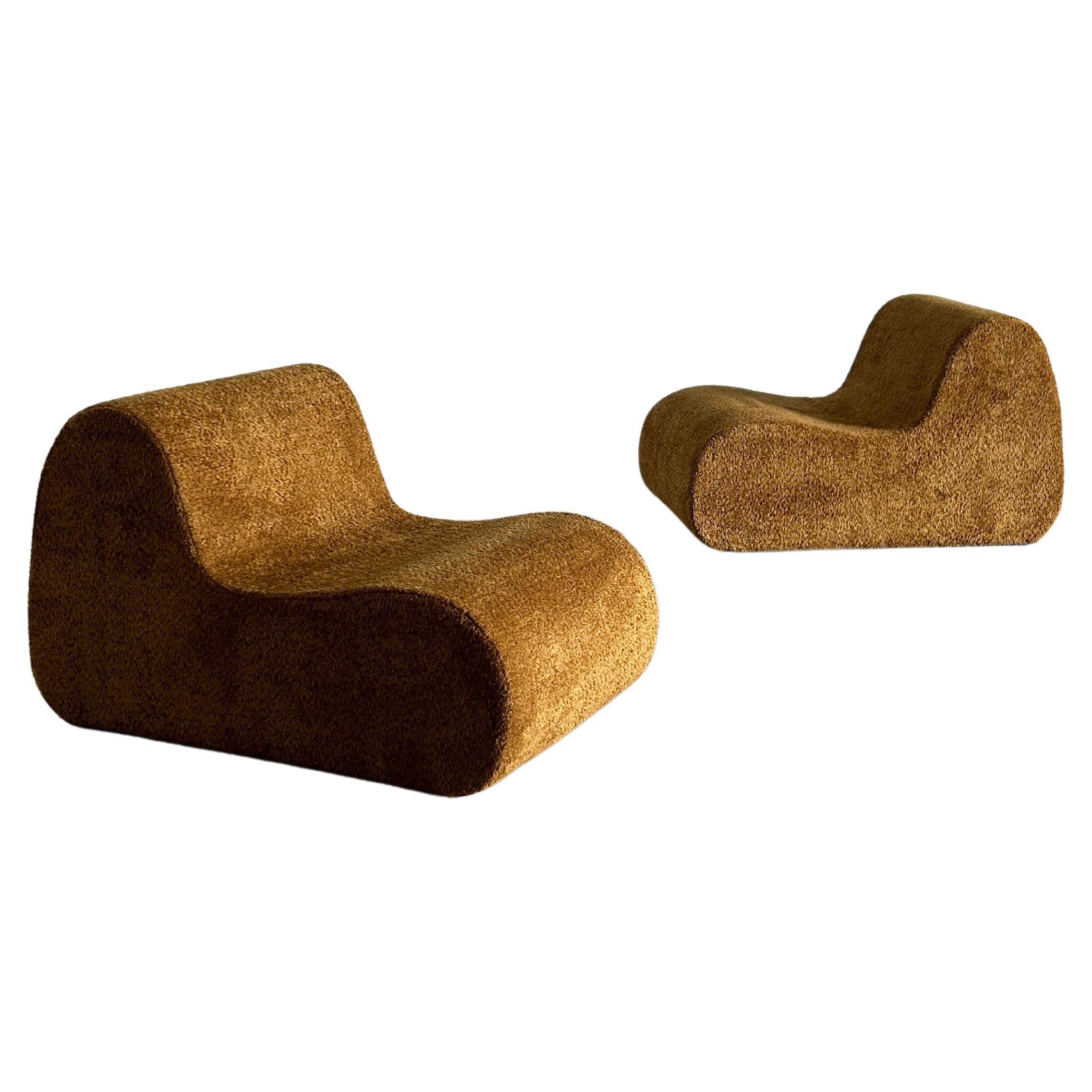 Vintage Italian Mid-Century Modern lounge chair or club chair.
Beautiful and unique shape.
Made entirely from a foam structure with a wooden base and reupholstered in quality ochre coloured boucle fabric.

Sold per piece.
Eight pieces