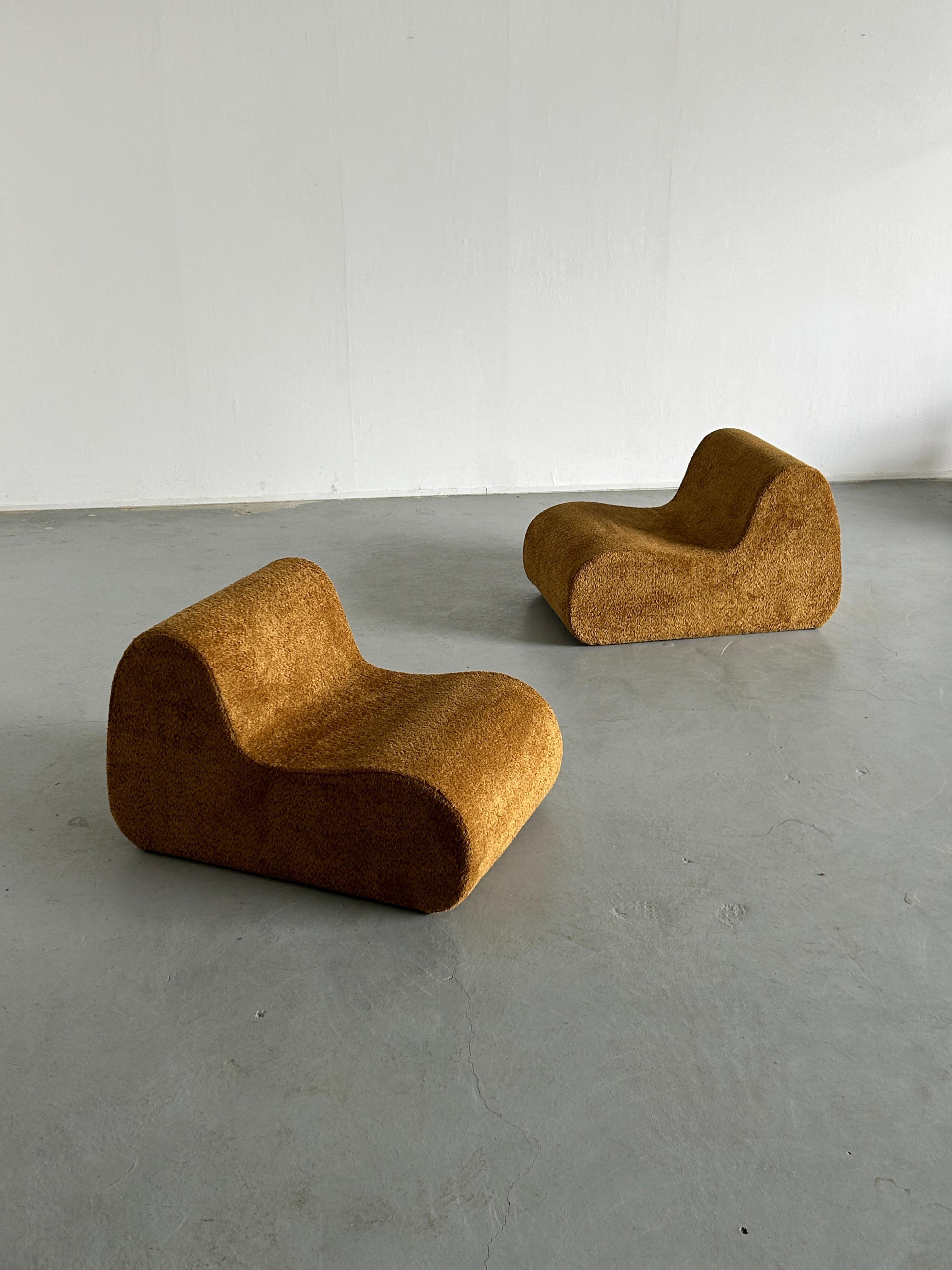 Mid-Century Modern Vintage Italian Mid-Century-Modern Lounge Chair in Ochre Boucle, 1970s Italy For Sale