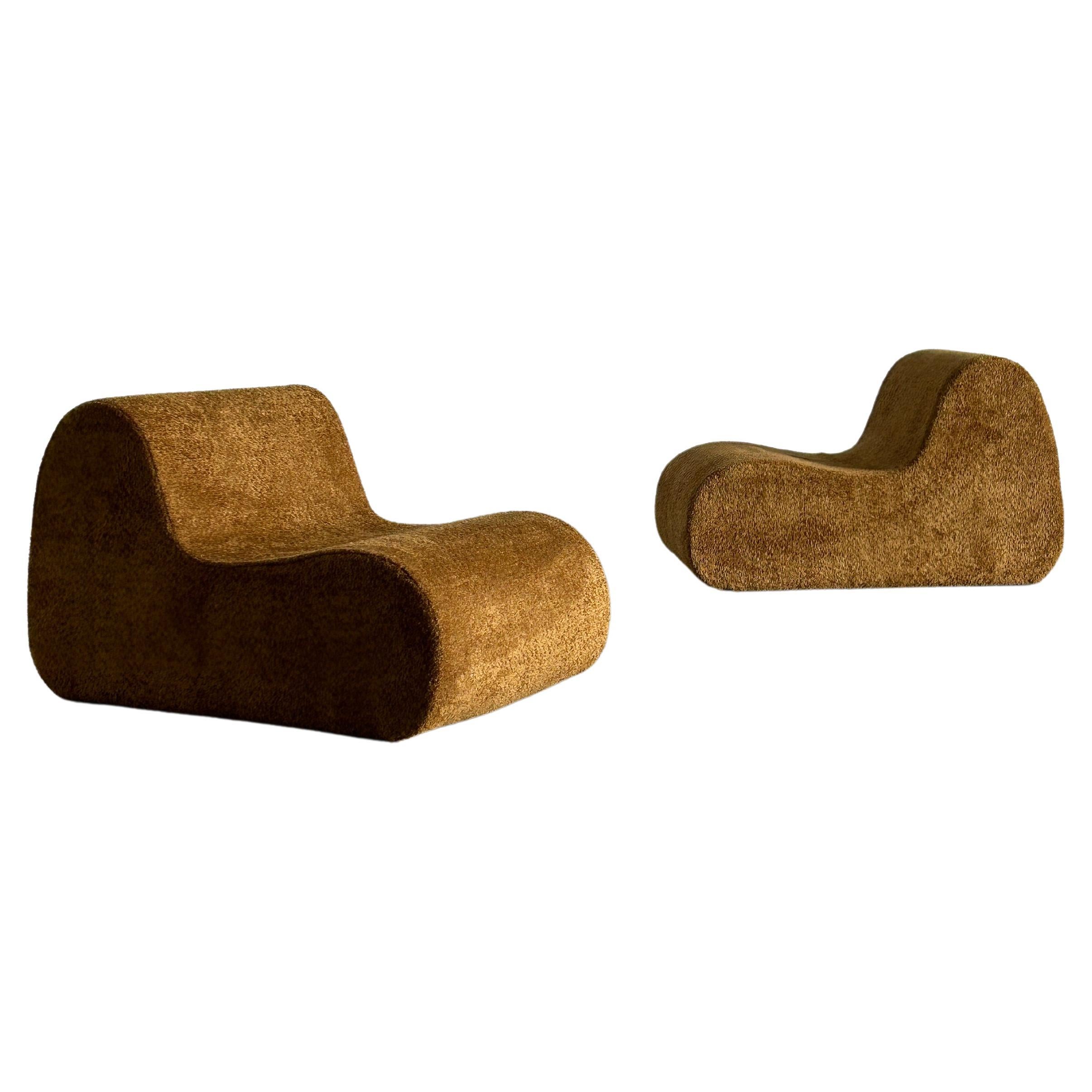 Vintage Italian Mid-Century-Modern Lounge Chair in Ochre Boucle, 1970s Italy For Sale