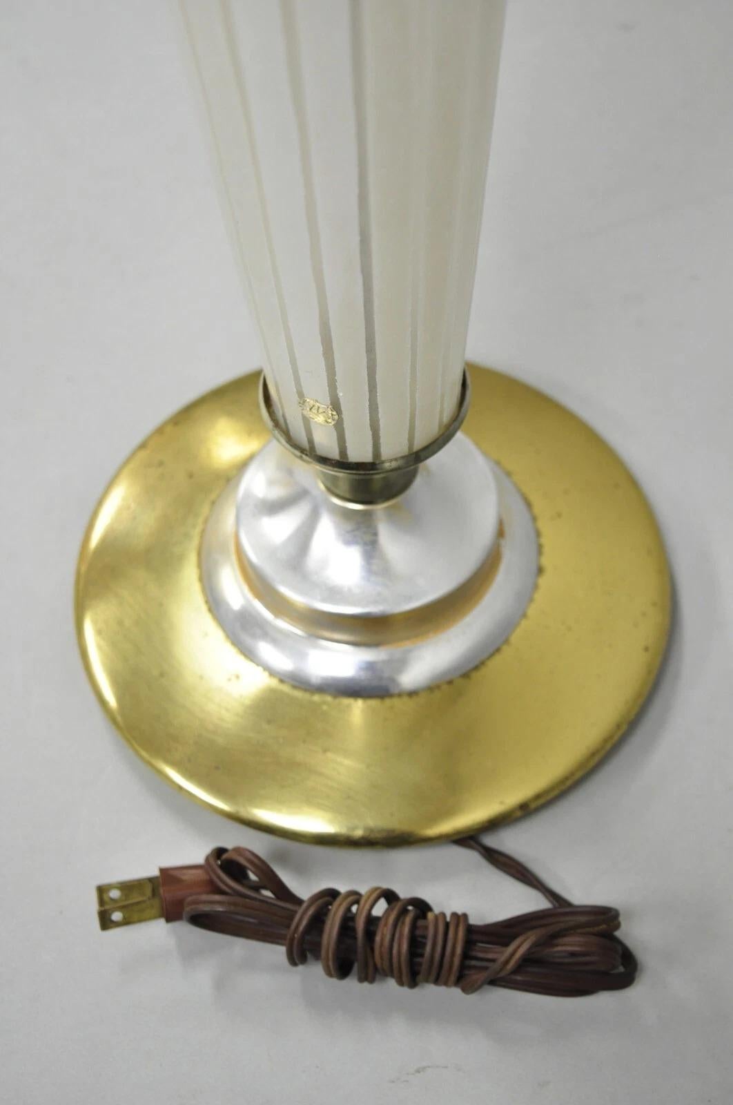Lampe de bureau italienne Art déco mi-siècle moderne en verre effilé en vente 3