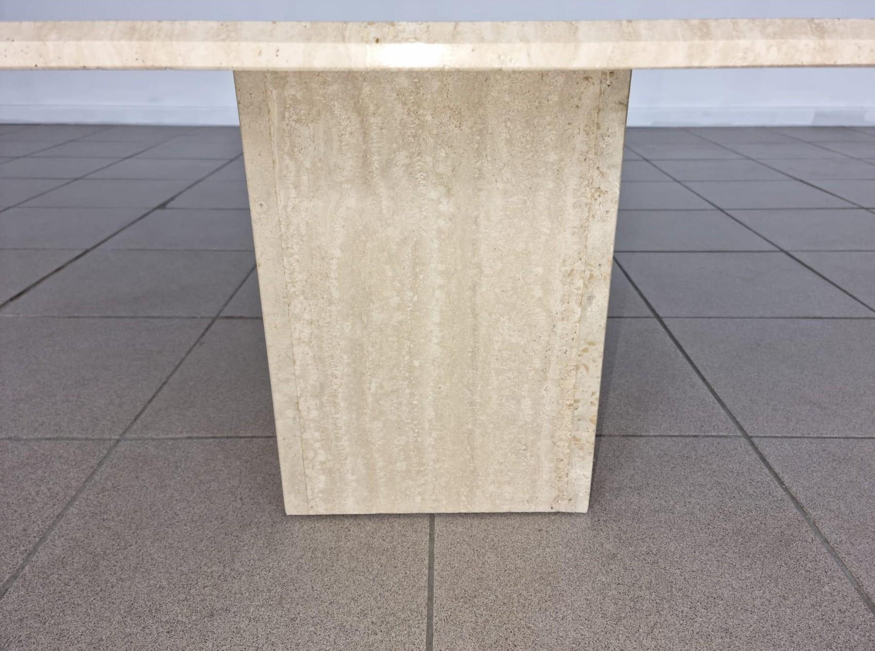 Table basse en travertin vintage italien du milieu du siècle dernier en vente 4