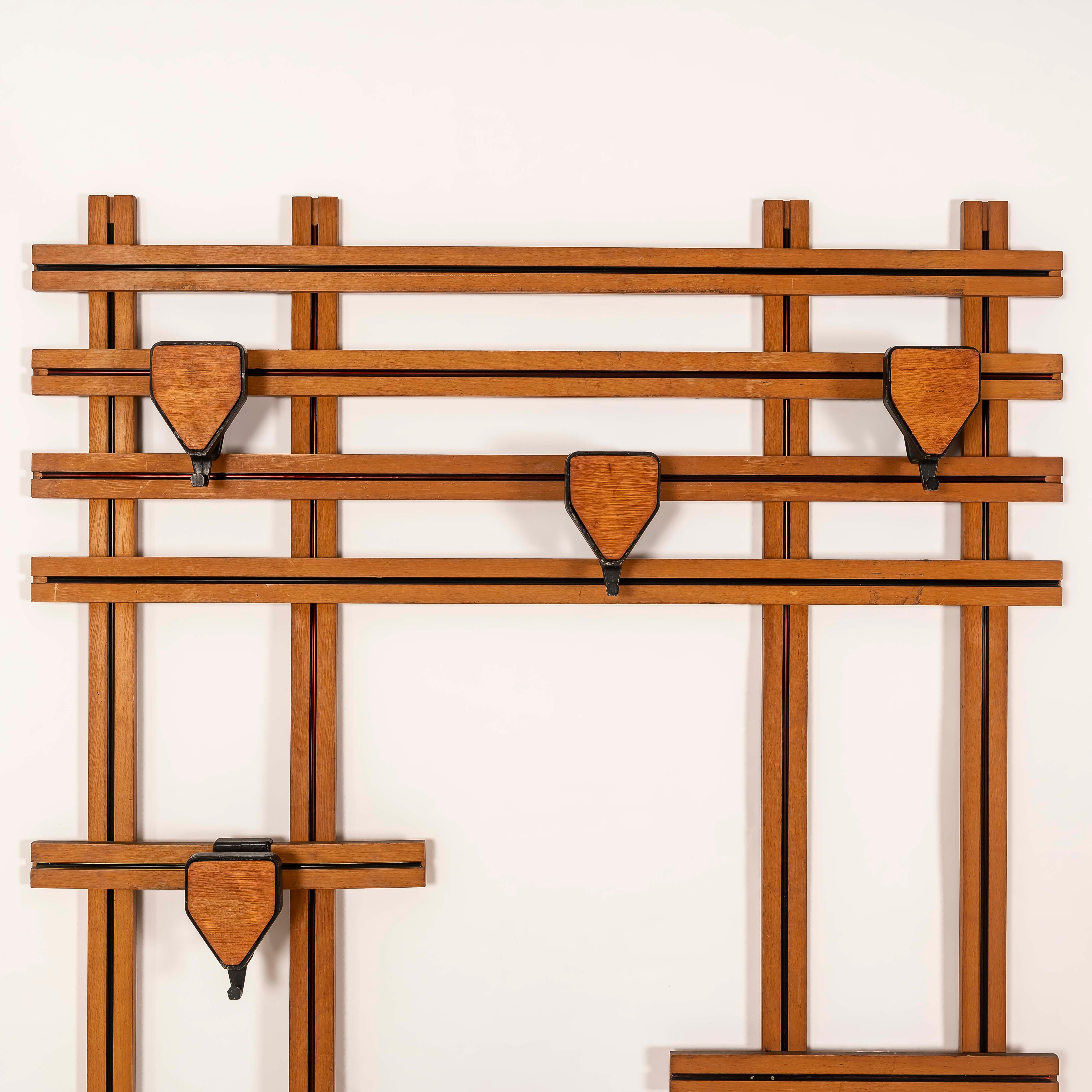 Vintage Italian Mid-Century Modern Wandgarderobe, 1950er Jahre (Italienisch) im Angebot