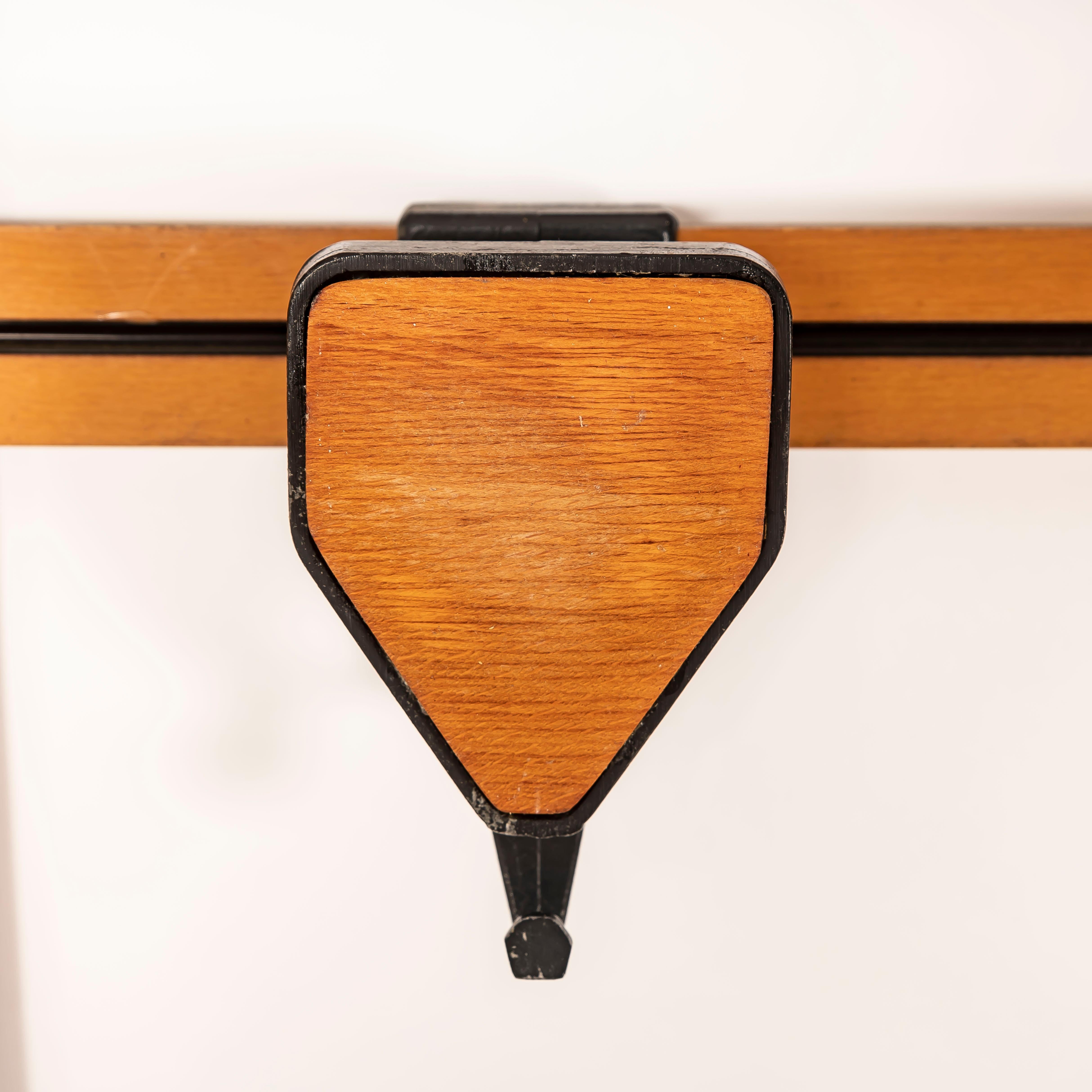 Vintage Italian Mid-Century Modern Wandgarderobe, 1950er Jahre im Zustand „Gut“ im Angebot in BARCELONA, ES