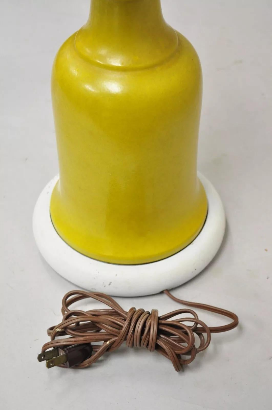 Lampe de bureau Bitossi italienne moderne du milieu du siècle dernier en céramique émaillée jaune en vente 3