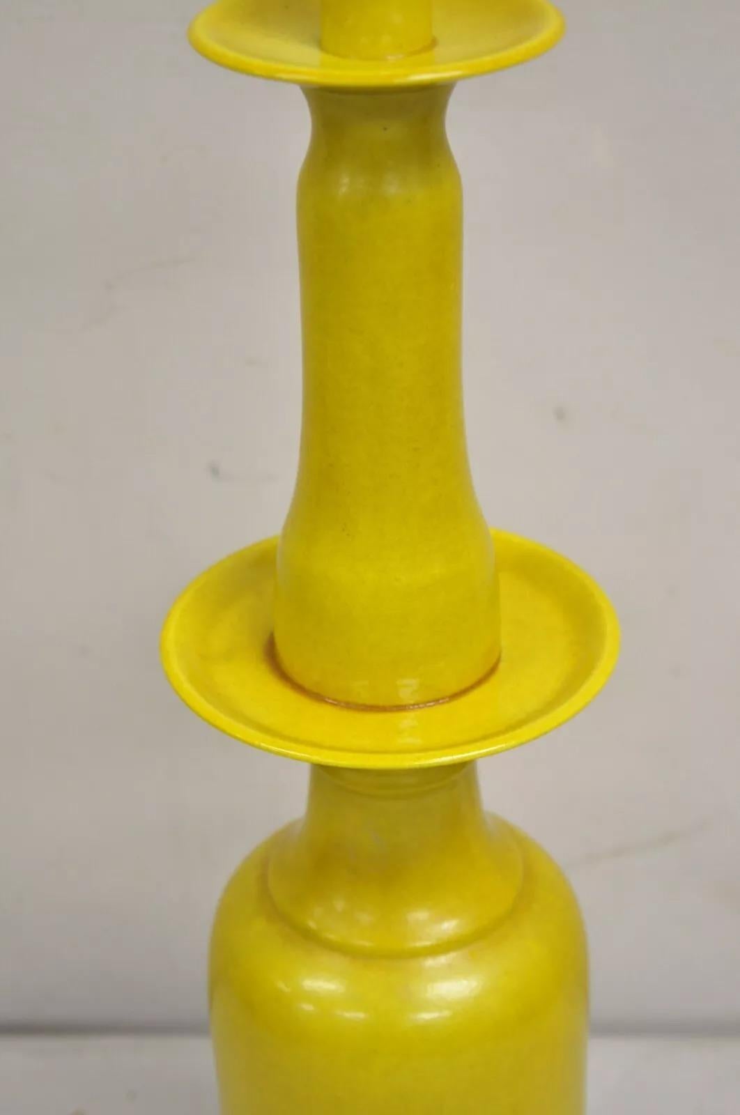 Inconnu Lampe de bureau Bitossi italienne moderne du milieu du siècle dernier en céramique émaillée jaune en vente