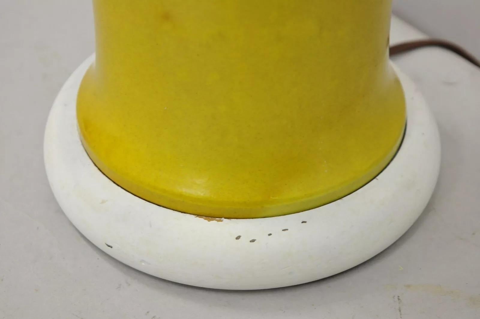20ième siècle Lampe de bureau Bitossi italienne moderne du milieu du siècle dernier en céramique émaillée jaune en vente