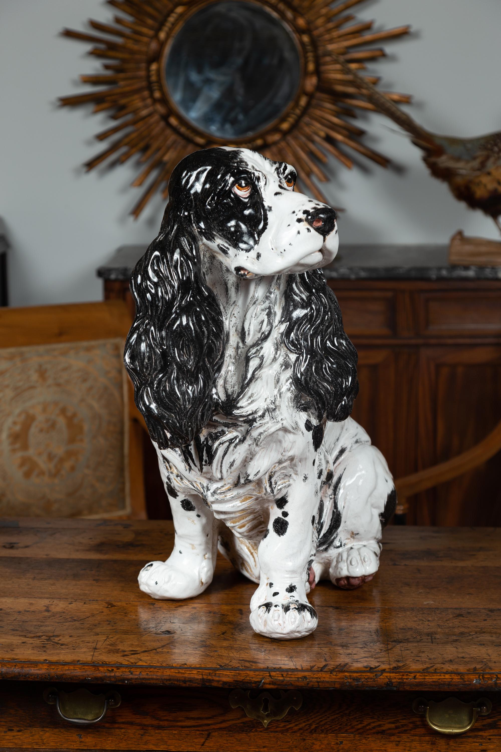 Sculpture italienne vintage de chien épagneul en terre cuite noire et blanche du milieu du siècle dernier en vente 1