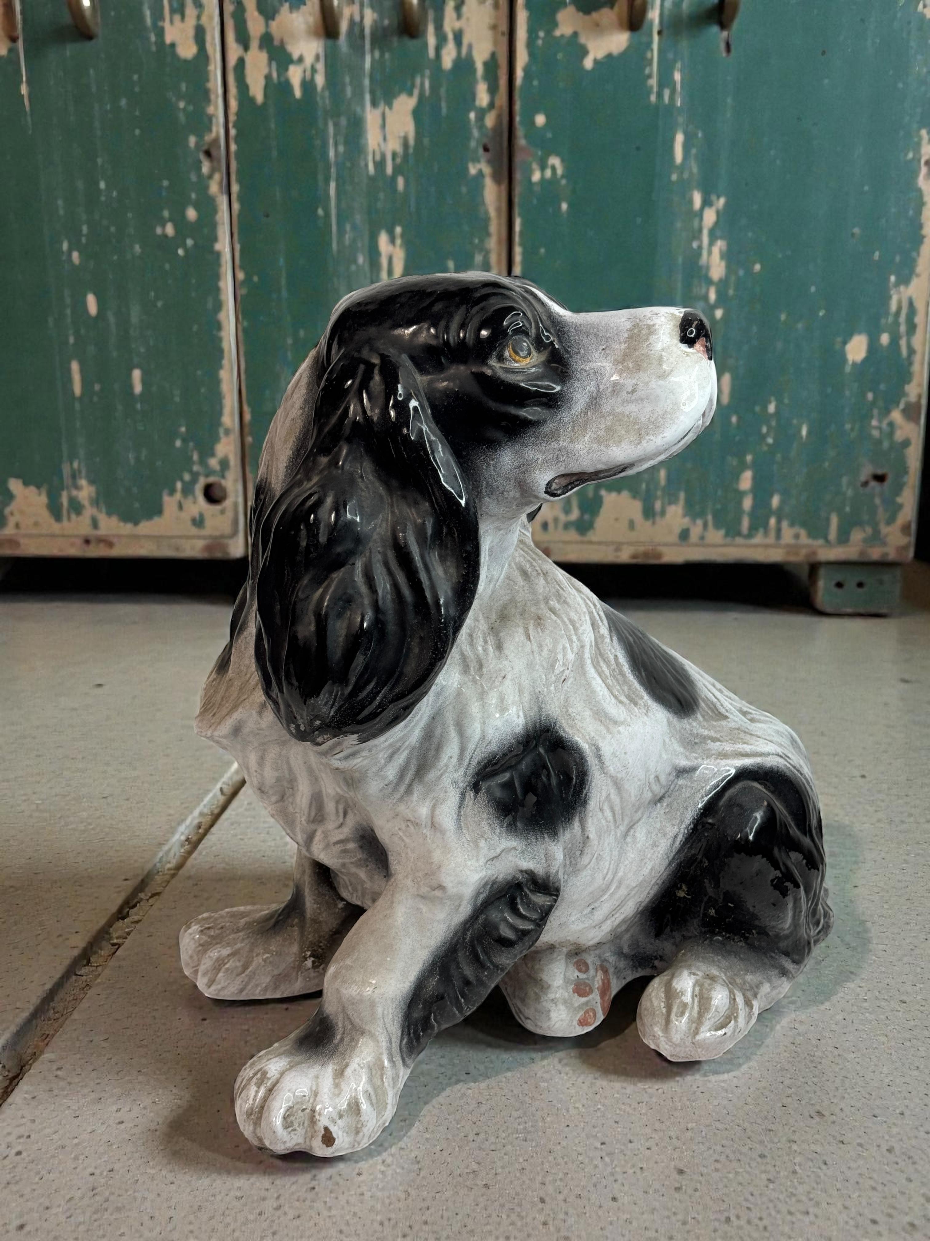 Scultura di cane spaniel in terracotta bianca e nera d'epoca della metà del secolo scorso in vendita 5