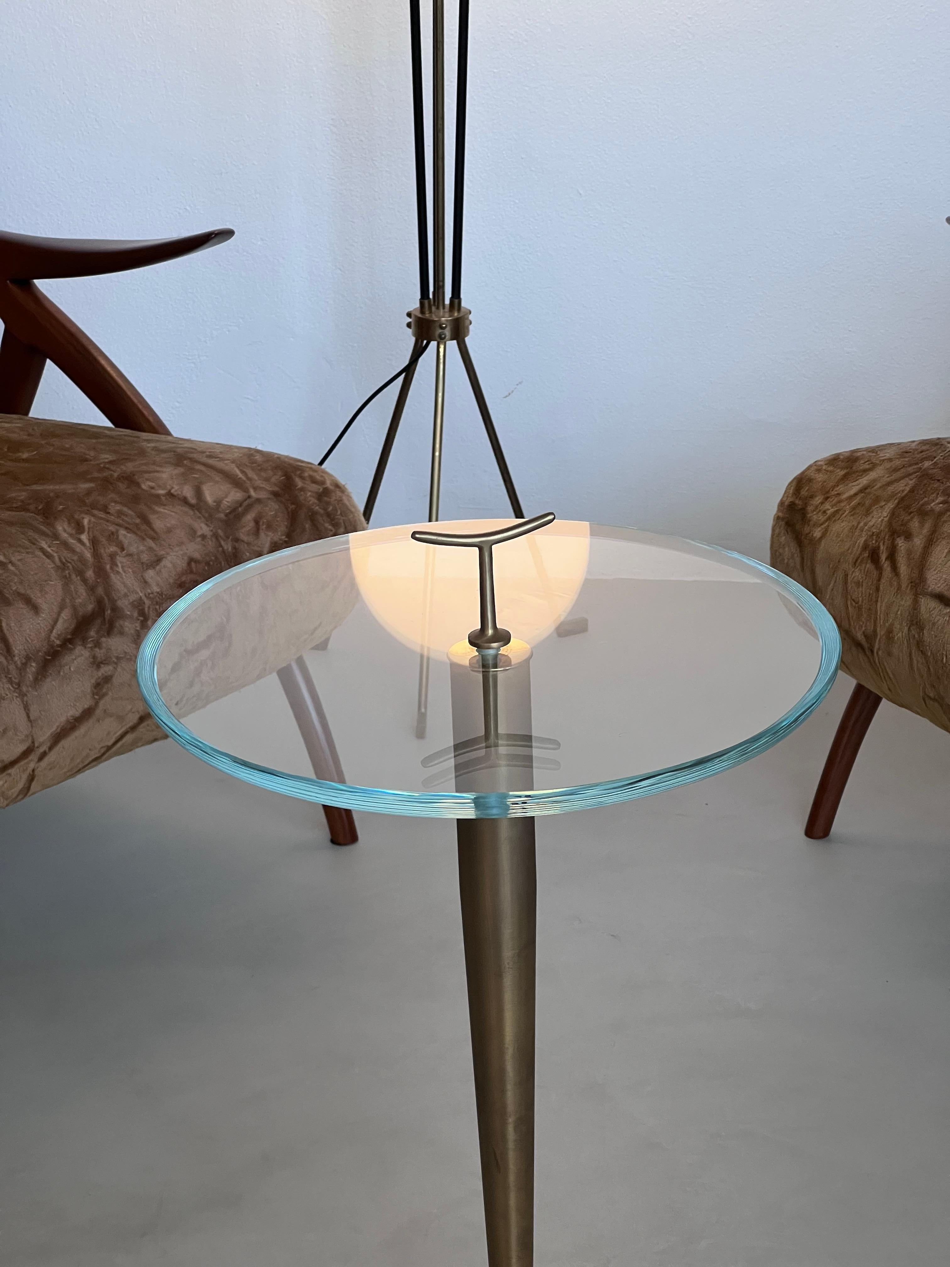 Vintage Italian midcentury end table in brass and glass by Giuseppe Ostuni 3