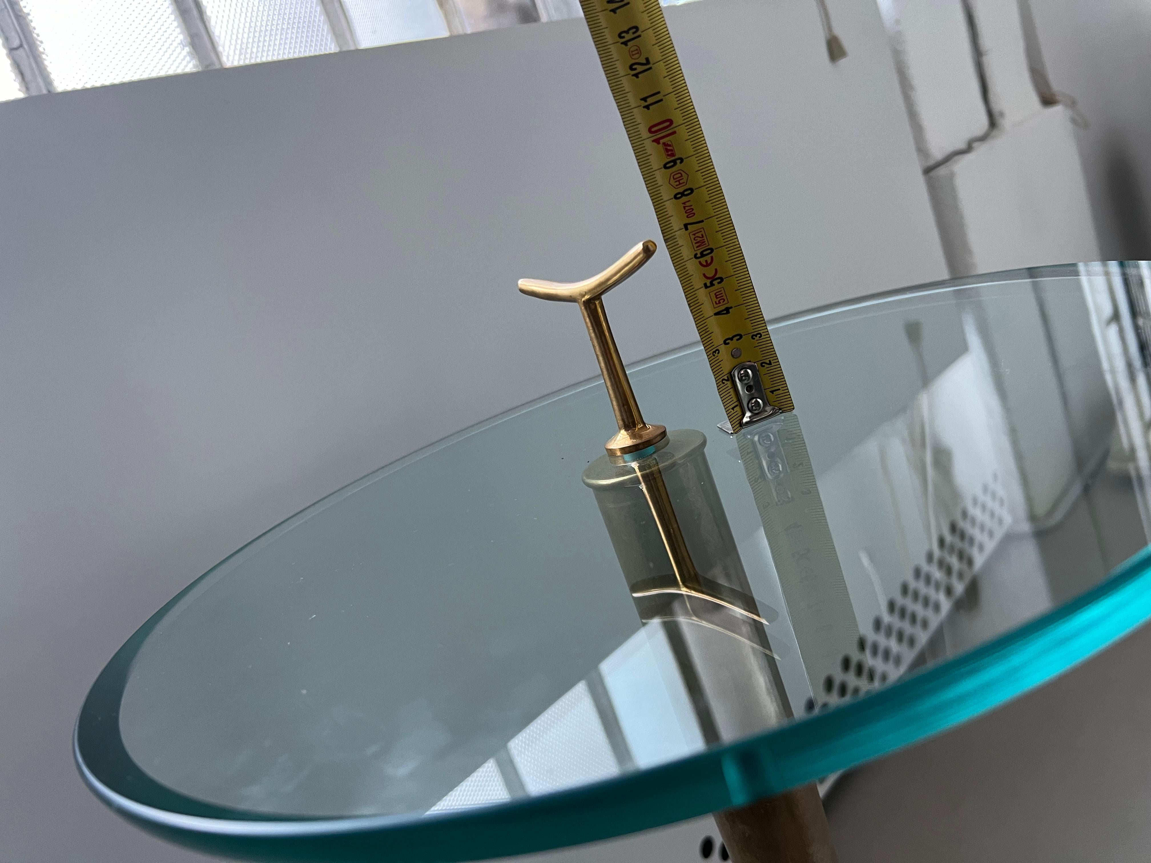 Tavolino d'epoca in ottone e vetro di Giuseppe Ostuni in vendita 2