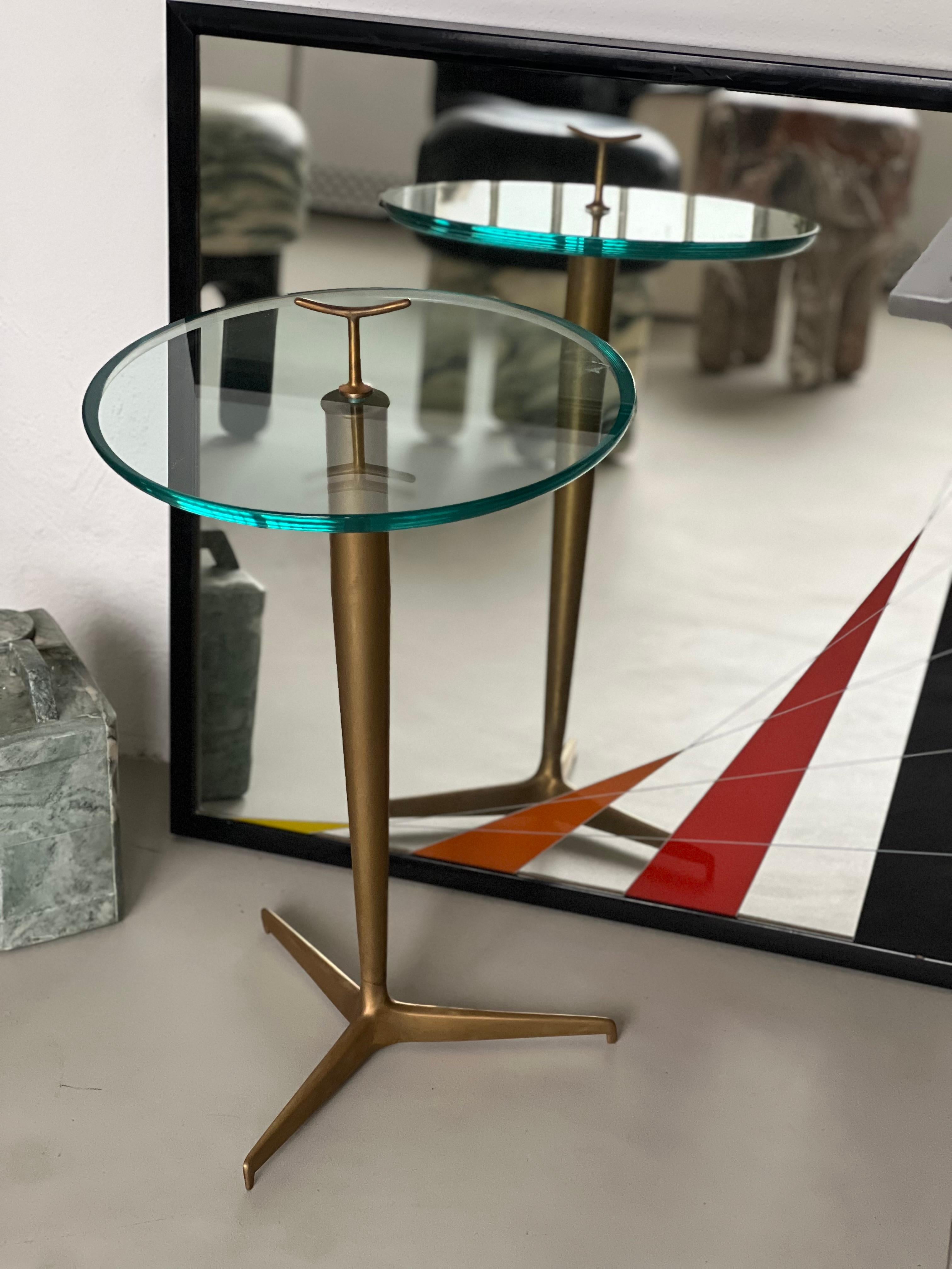 Italienischer Mid-Century-Beistelltisch aus Messing und Glas von Giuseppe Ostuni im Angebot 6