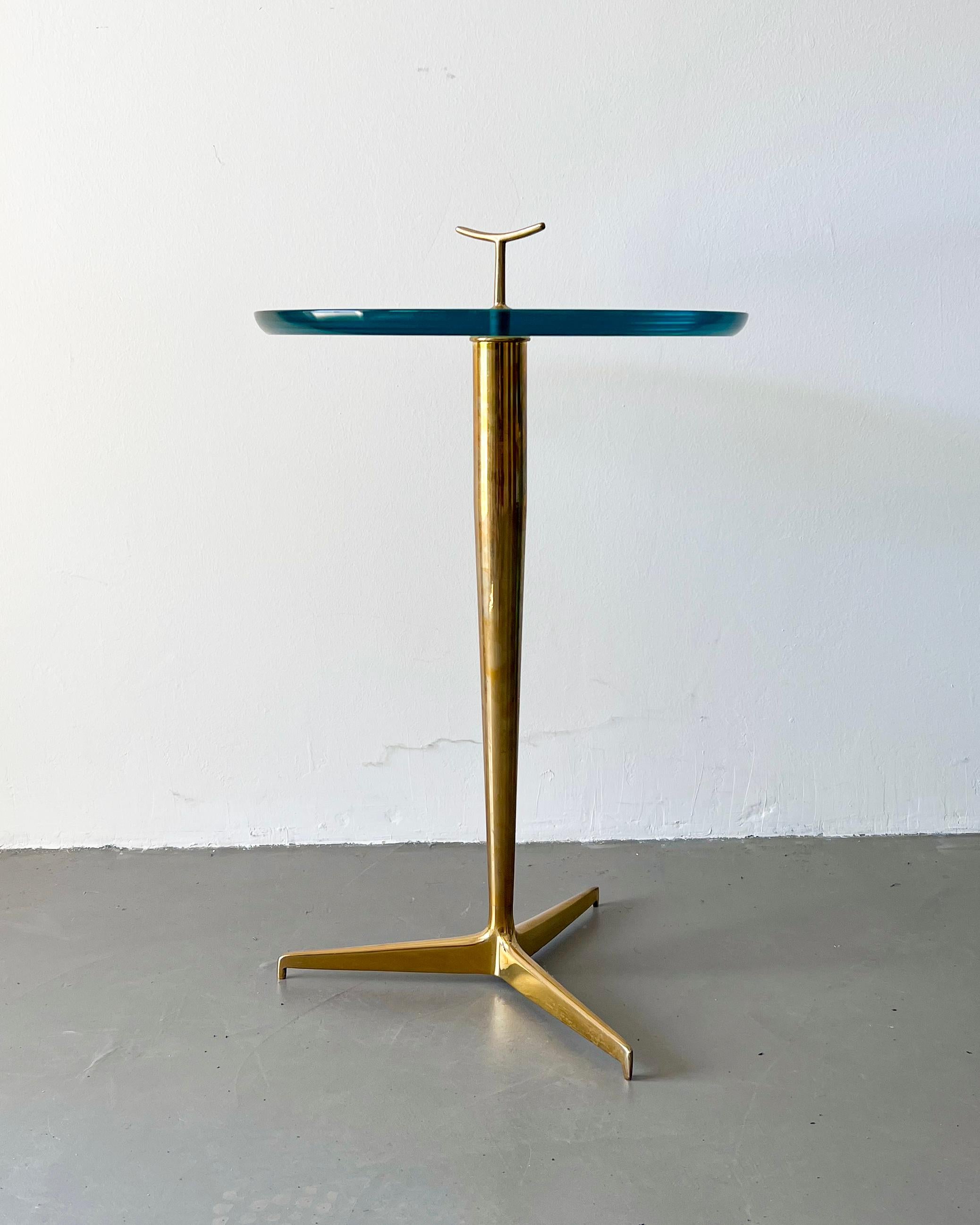 Beveled Vintage Italian midcentury end table in brass and glass by Giuseppe Ostuni