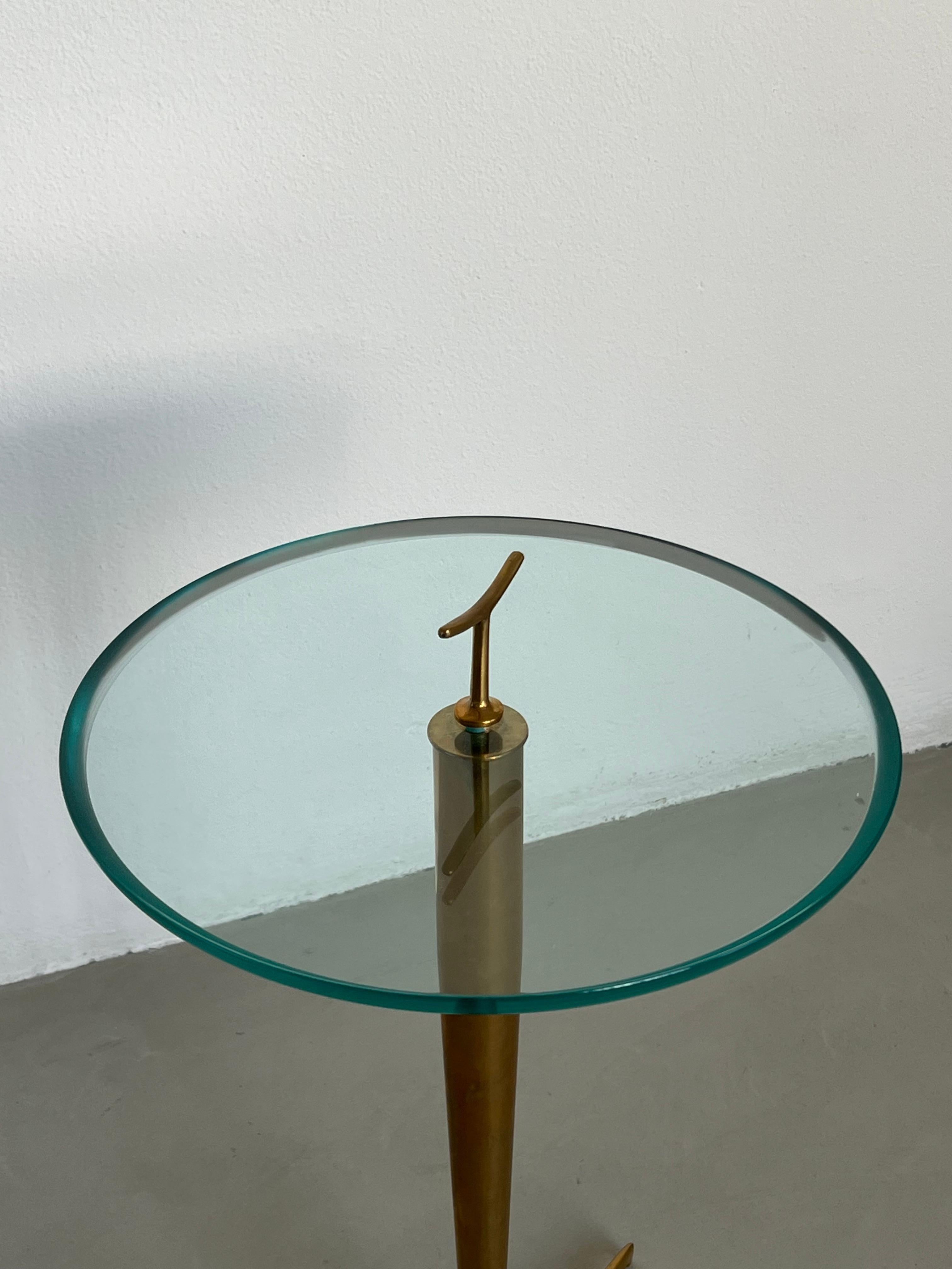 Vintage Italian midcentury end table thick glass top by Giuseppe Ostuni en vente 2