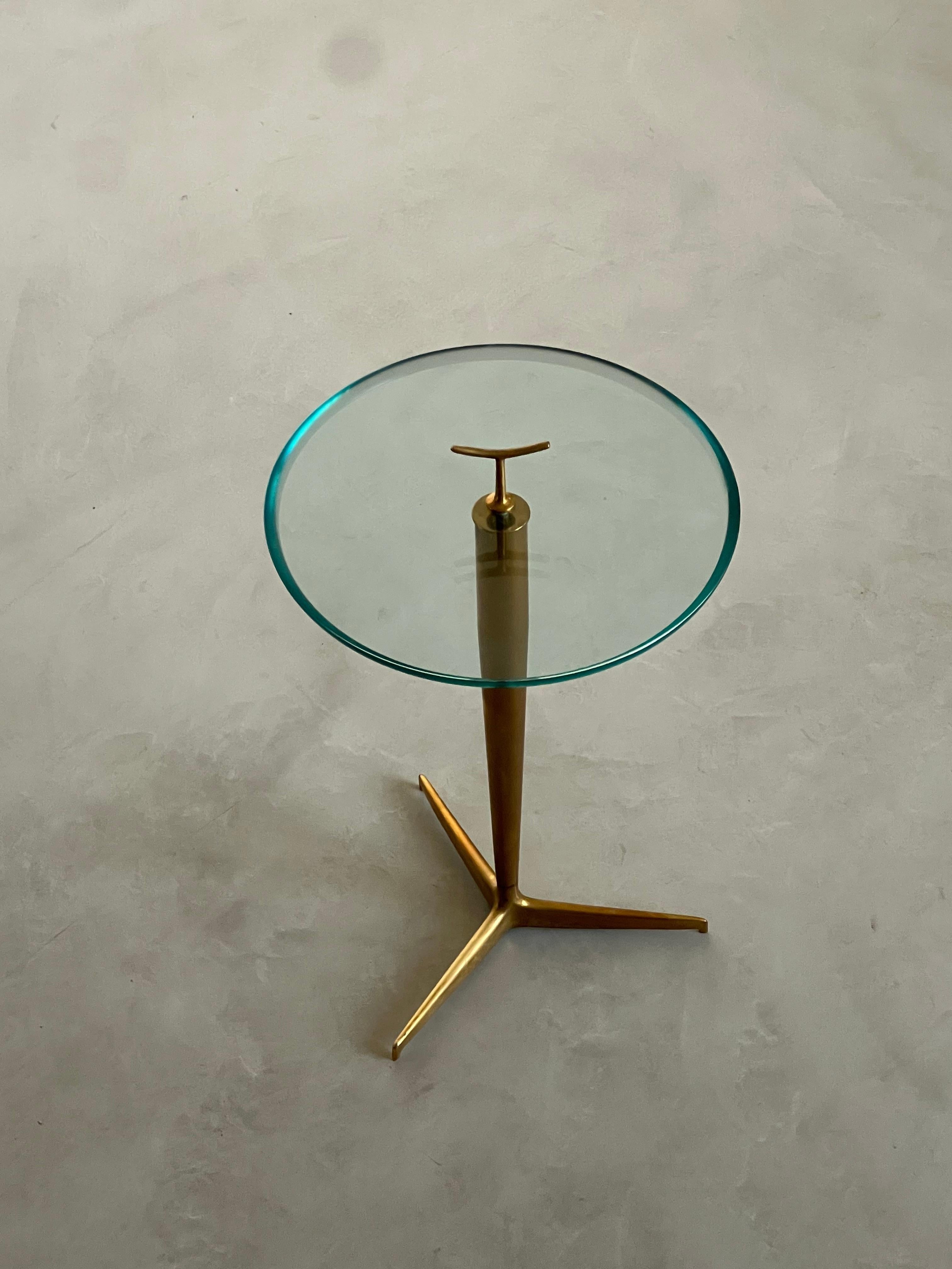 Vintage Italian midcentury end table thick glass top by Giuseppe Ostuni en vente 8