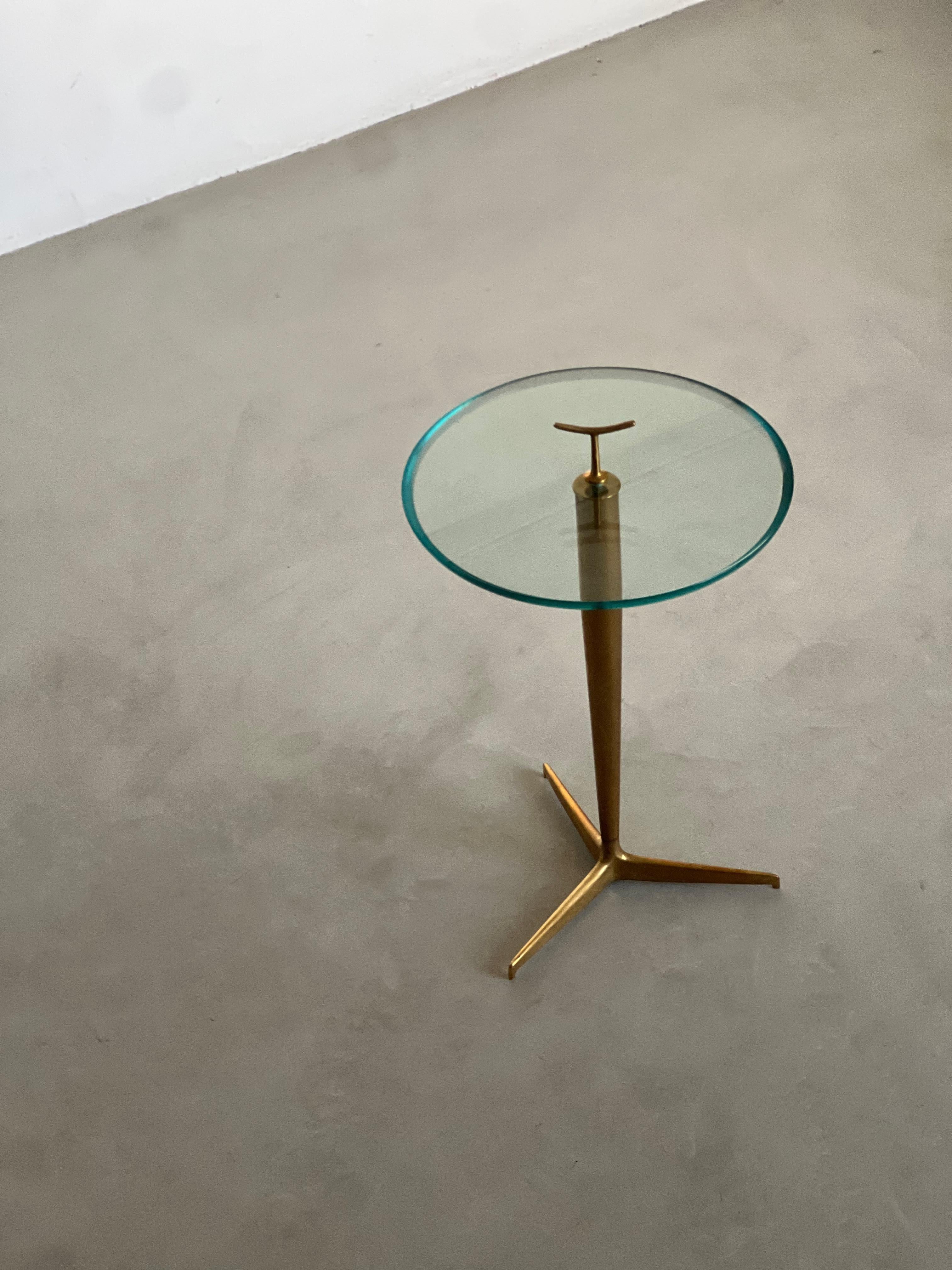 Vintage Italian midcentury end table thick glass top by Giuseppe Ostuni en vente 9