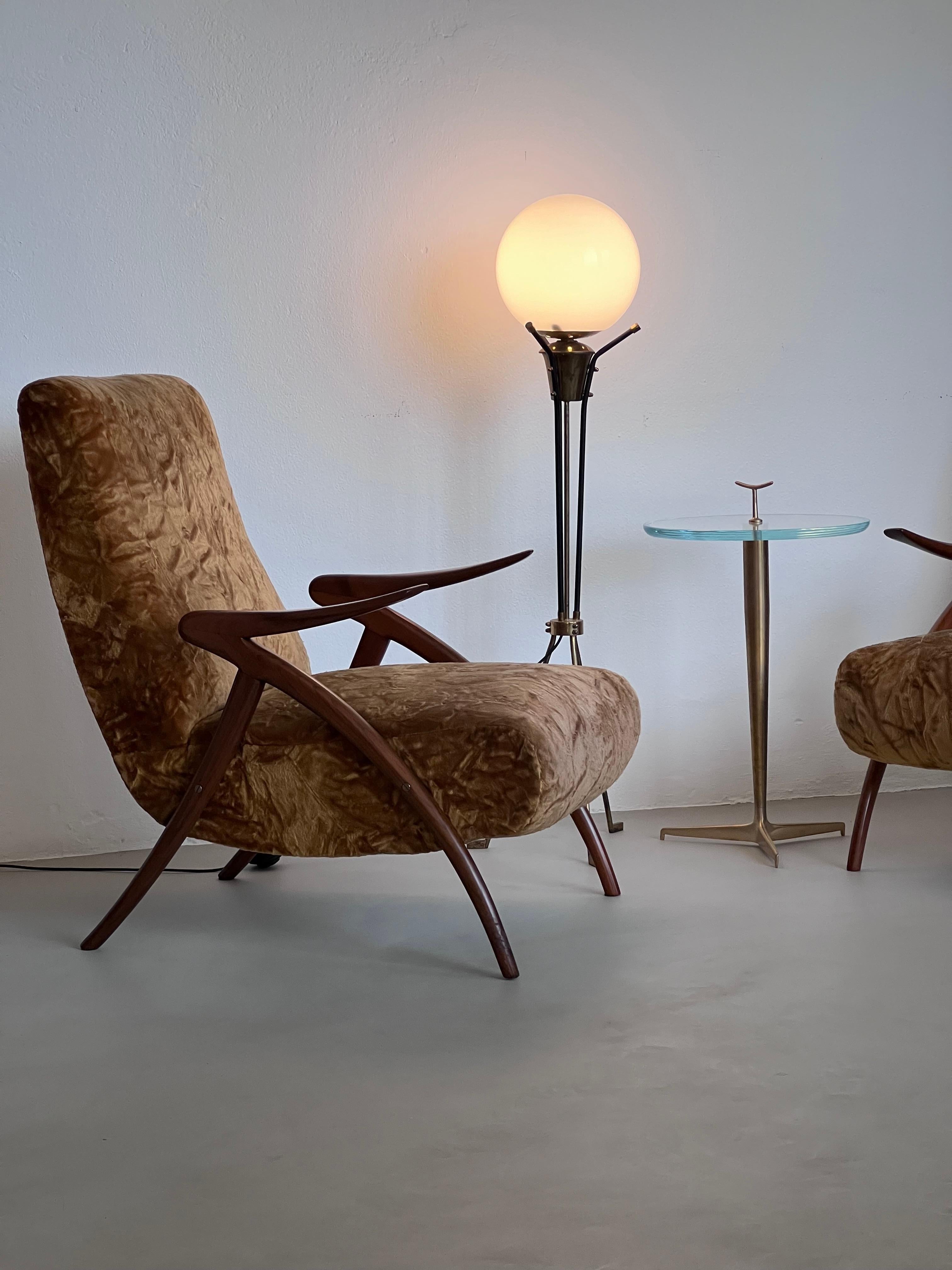 Italienischer Mid-Century-Beistelltisch aus Messing und Glas von Giuseppe Ostuni im Angebot 5