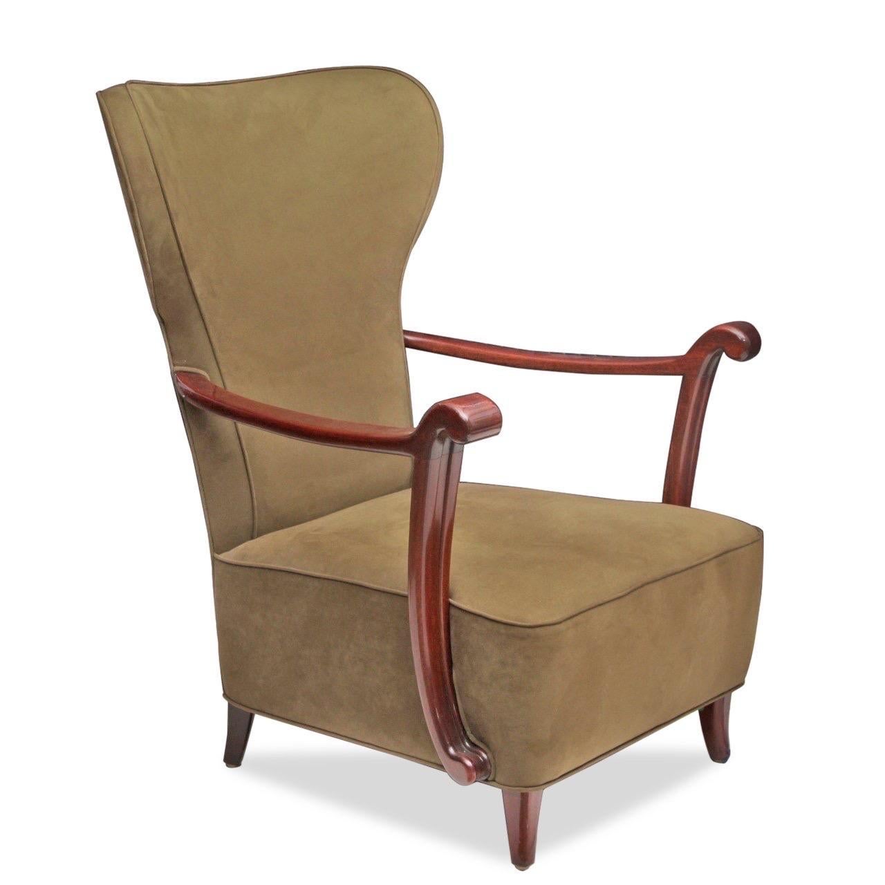 Vintage Italian Midcentury Wingback Chairs, a pair In Good Condition For Sale In New York, NY