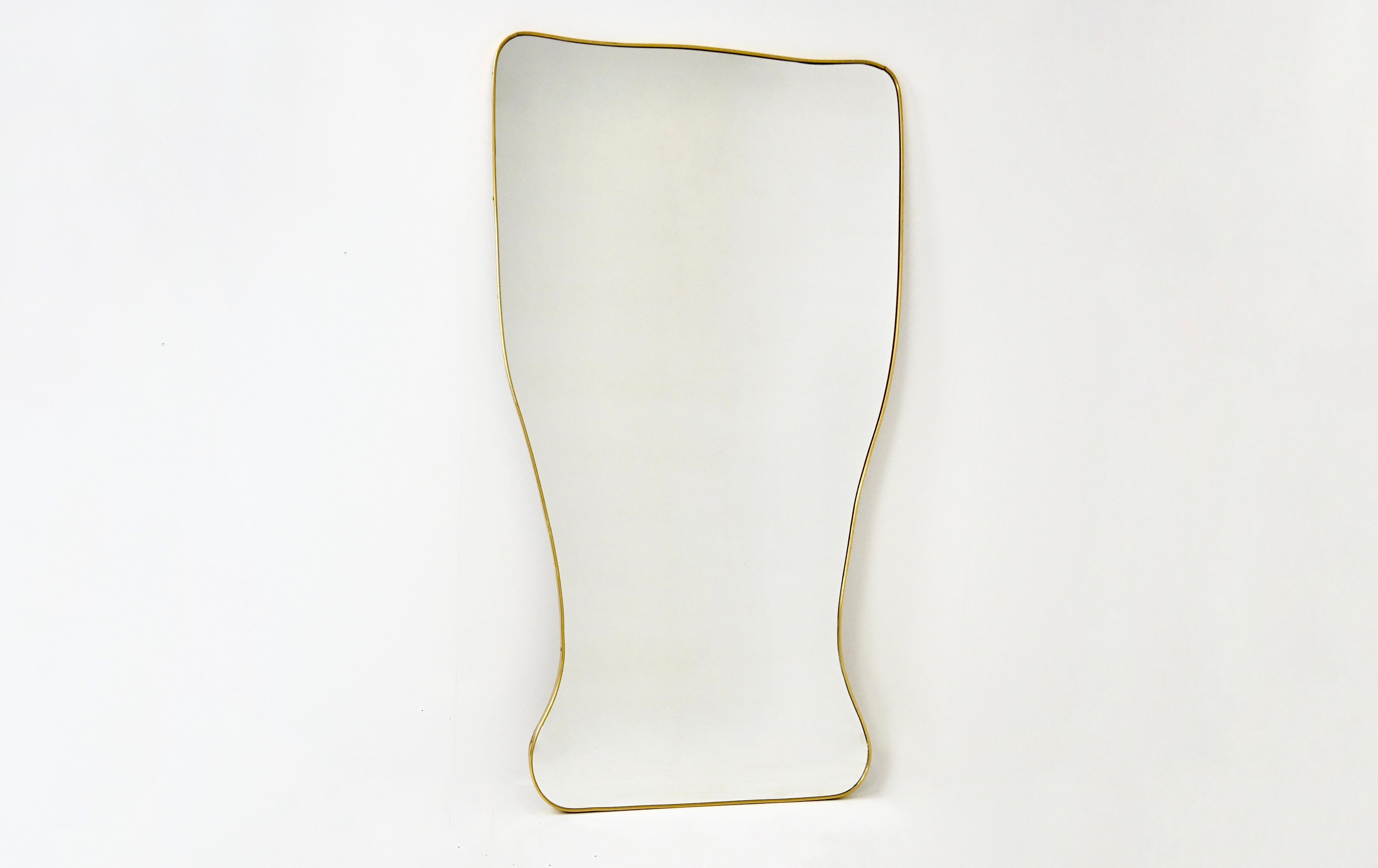 Miroir italien en laiton fabriqué dans les années 60. Usure due au temps et à l'âge
POUR L'EXPÉDITION, NOUS CONSULTER POUR OBTENIR LE MEILLEUR PRIX
