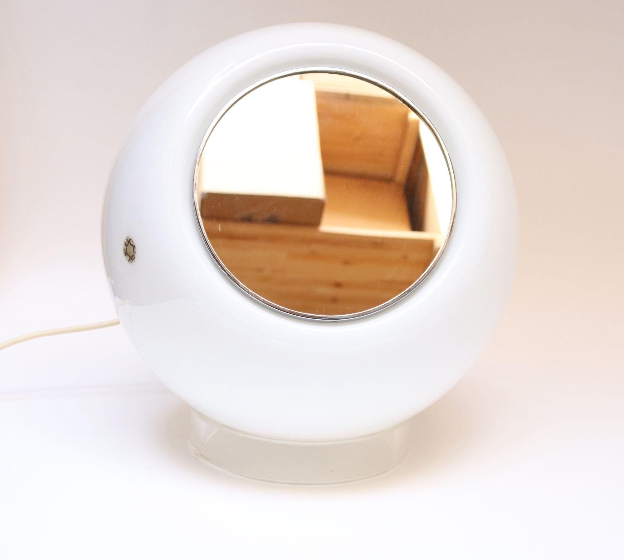 Elios mirror table/vanity lamp designed by Giusto Toso for Leucos (ca. 1970s, Italy).
The son of renowned glass designer, Ermanno Toso, Giusto graduated with a degree in architecture and began working for Leucos in 1969.
Impressive lamp giving off a